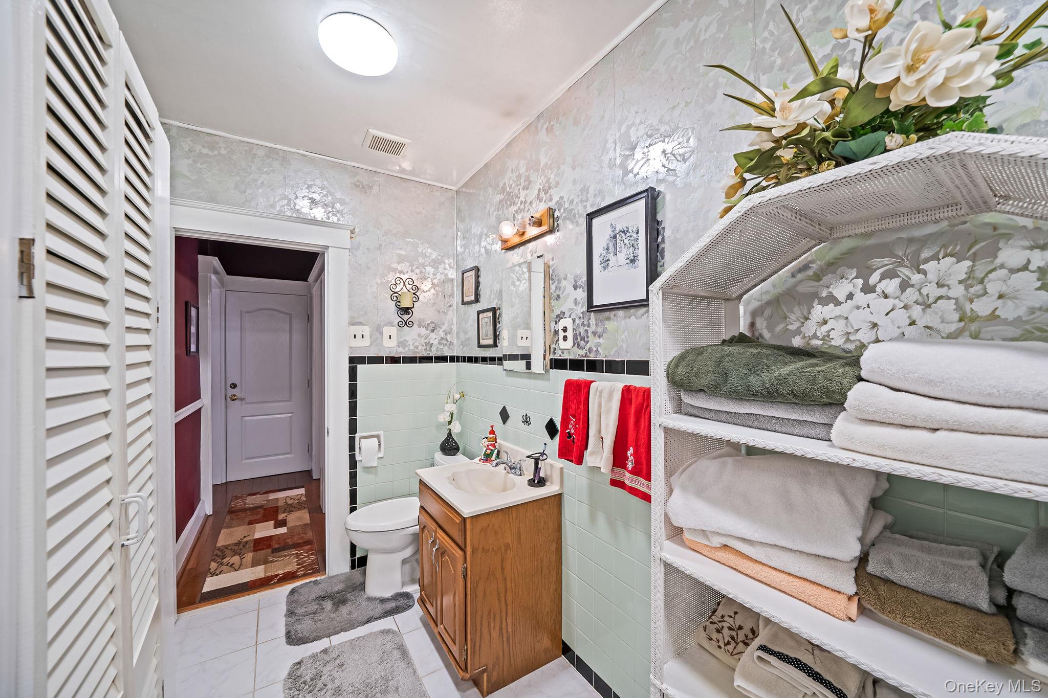 4 W William Street, Bay Shore, NY 11706