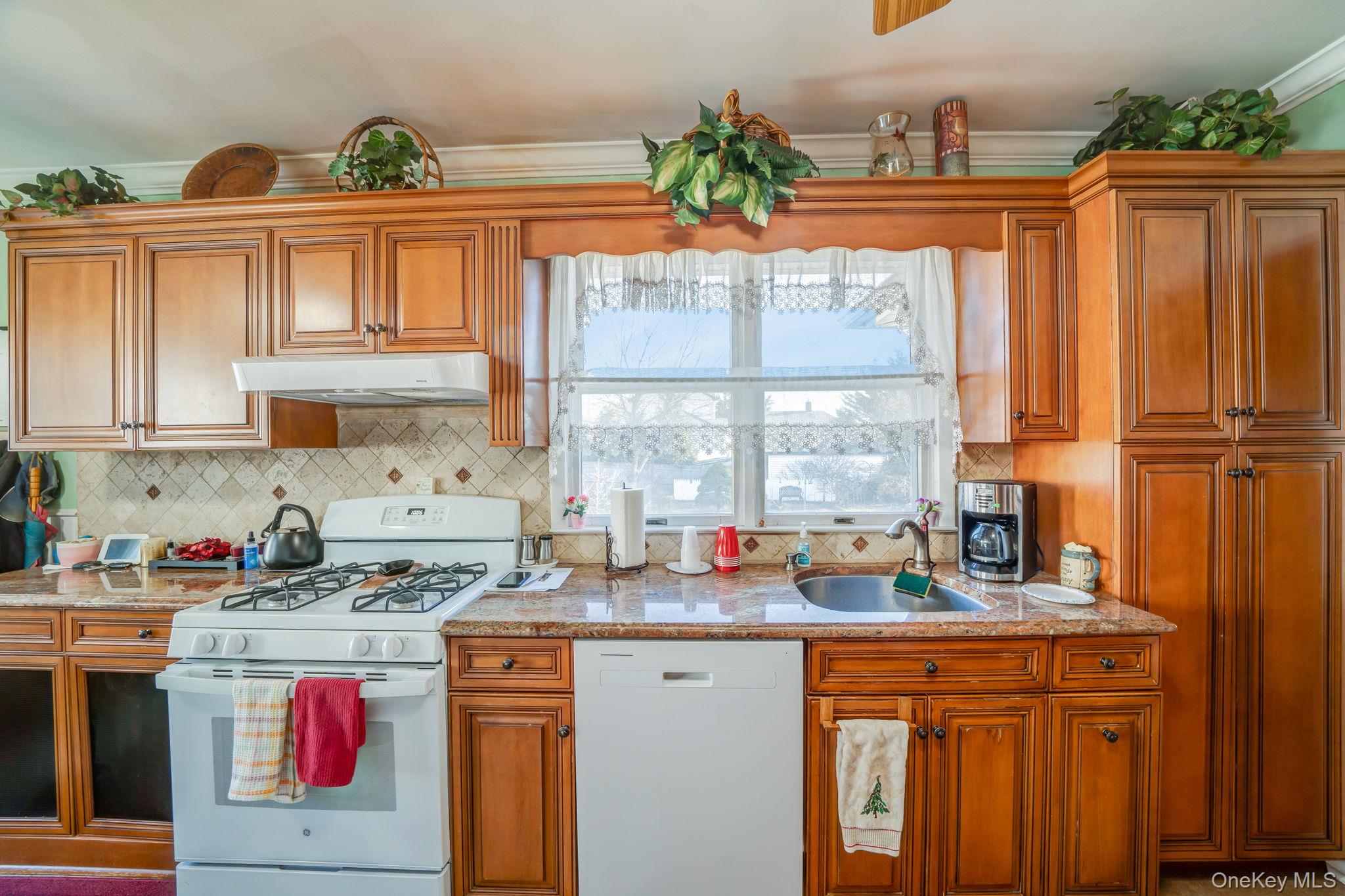 4 W William Street, Bay Shore, NY 11706