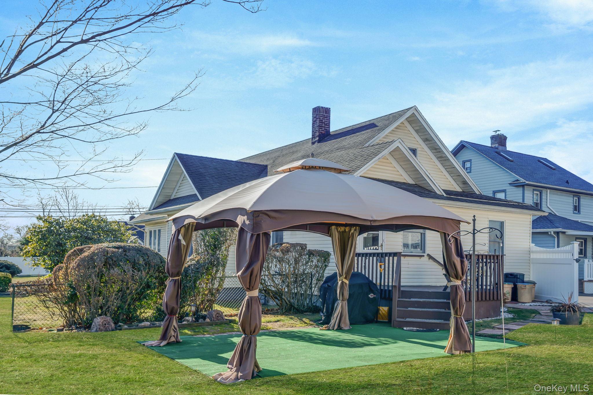 4 W William Street, Bay Shore, NY 11706