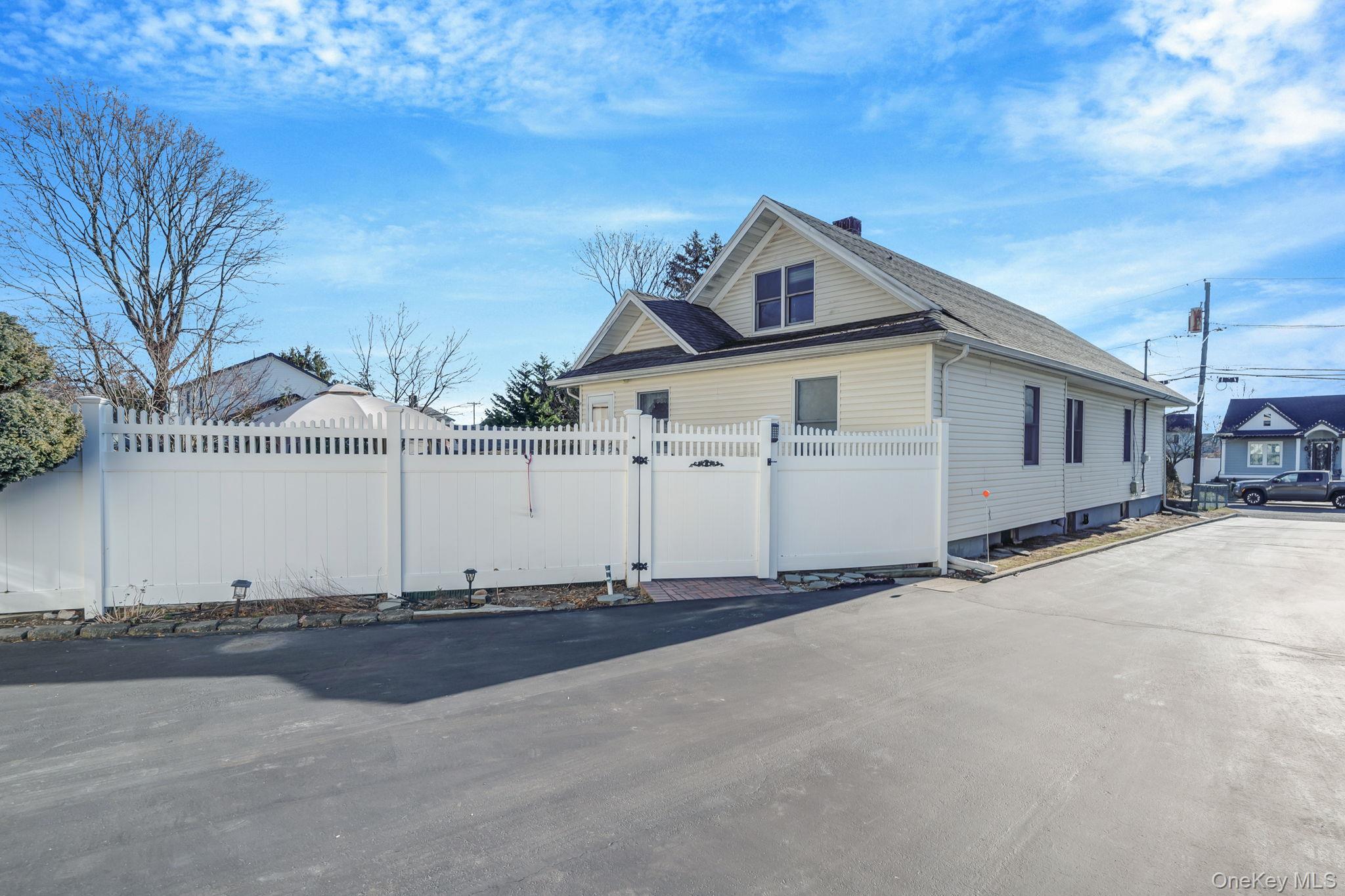 4 W William Street, Bay Shore, NY 11706