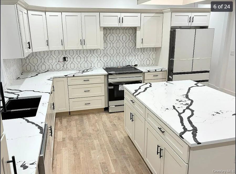 11 SUNRISE Place, Farmingville, NY 11738