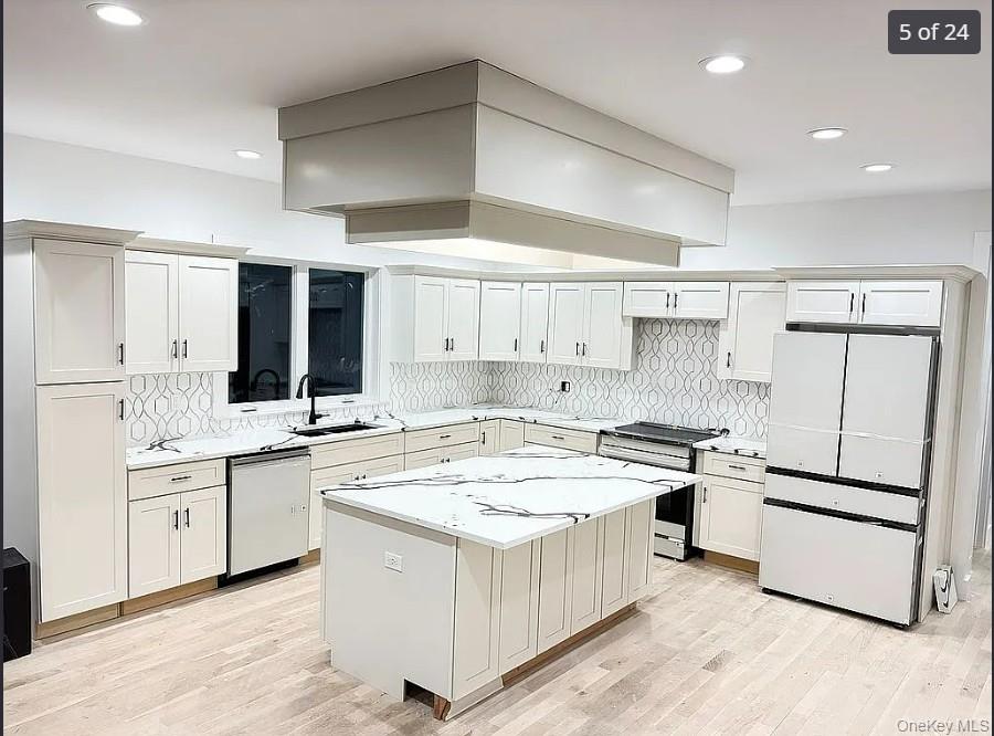 11 SUNRISE Place, Farmingville, NY 11738