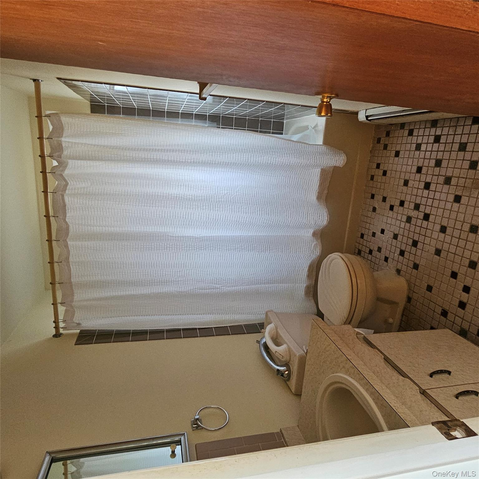 210 S 9th Street, Lindenhurst, NY 11757