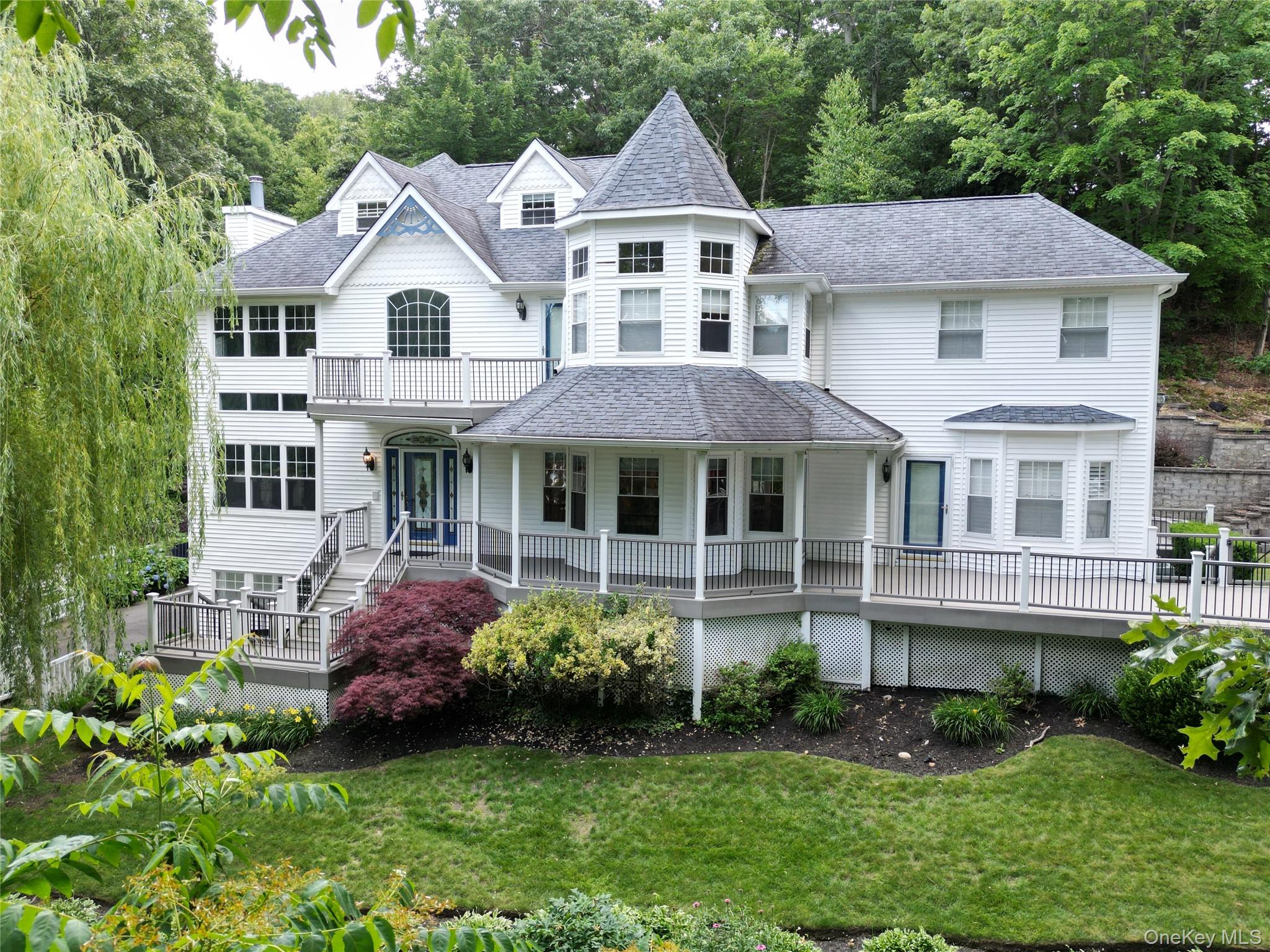 21 Beach Plum Drive, Centerport, NY 11721