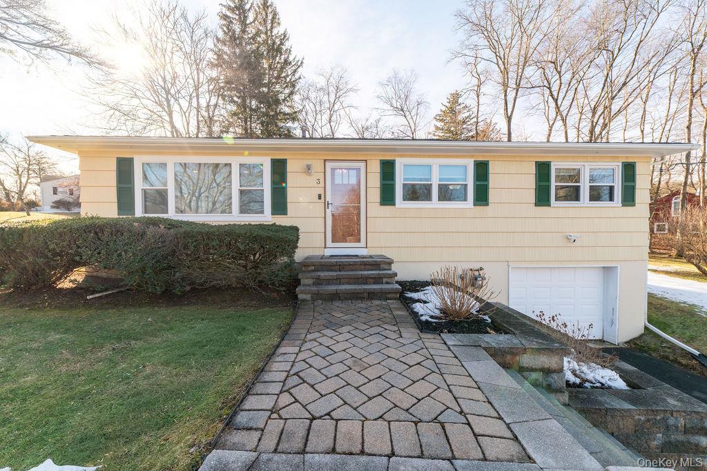 3 Gottlieb Drive, Pearl River, NY 10965