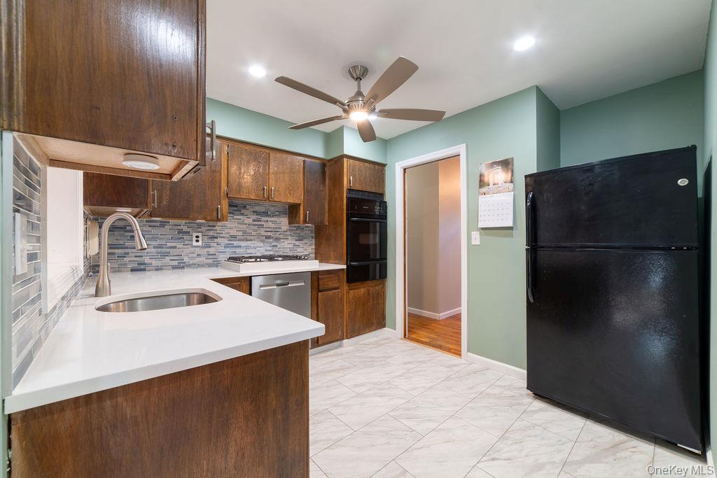 3 Gottlieb Drive, Pearl River, NY 10965