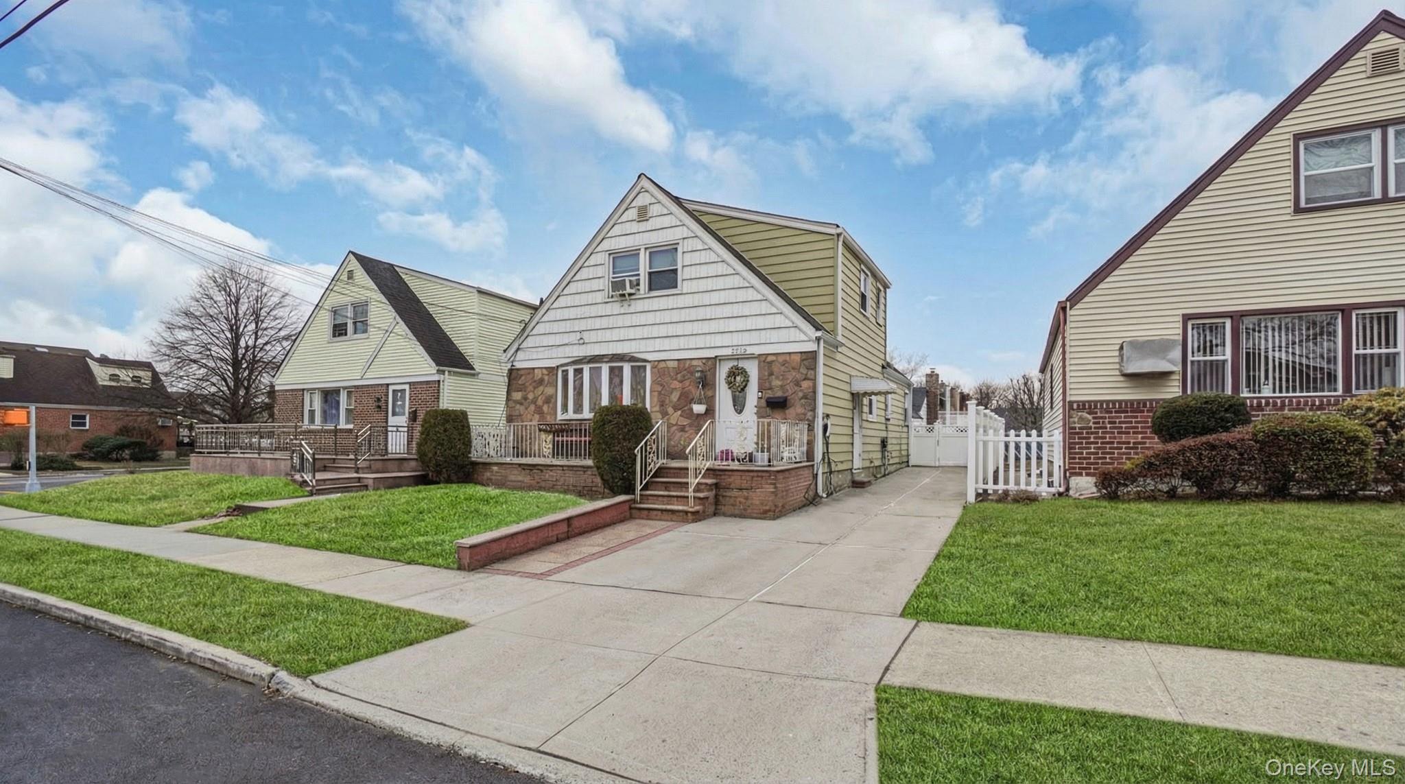 8268 Little Neck Parkway, Floral Park, NY 11004