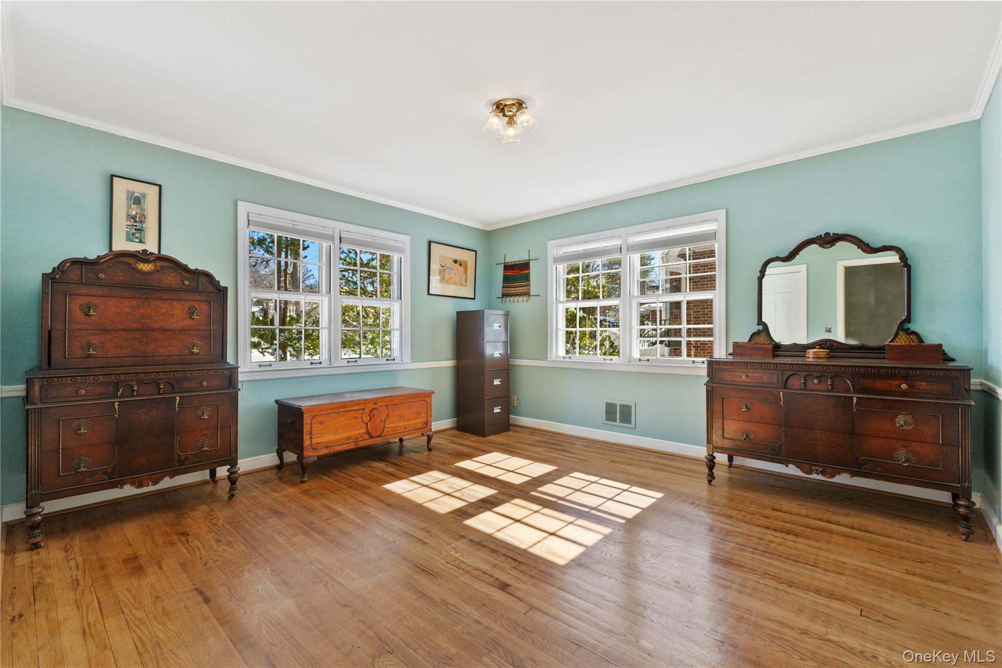 32 Harrison Drive, Larchmont, NY 10538