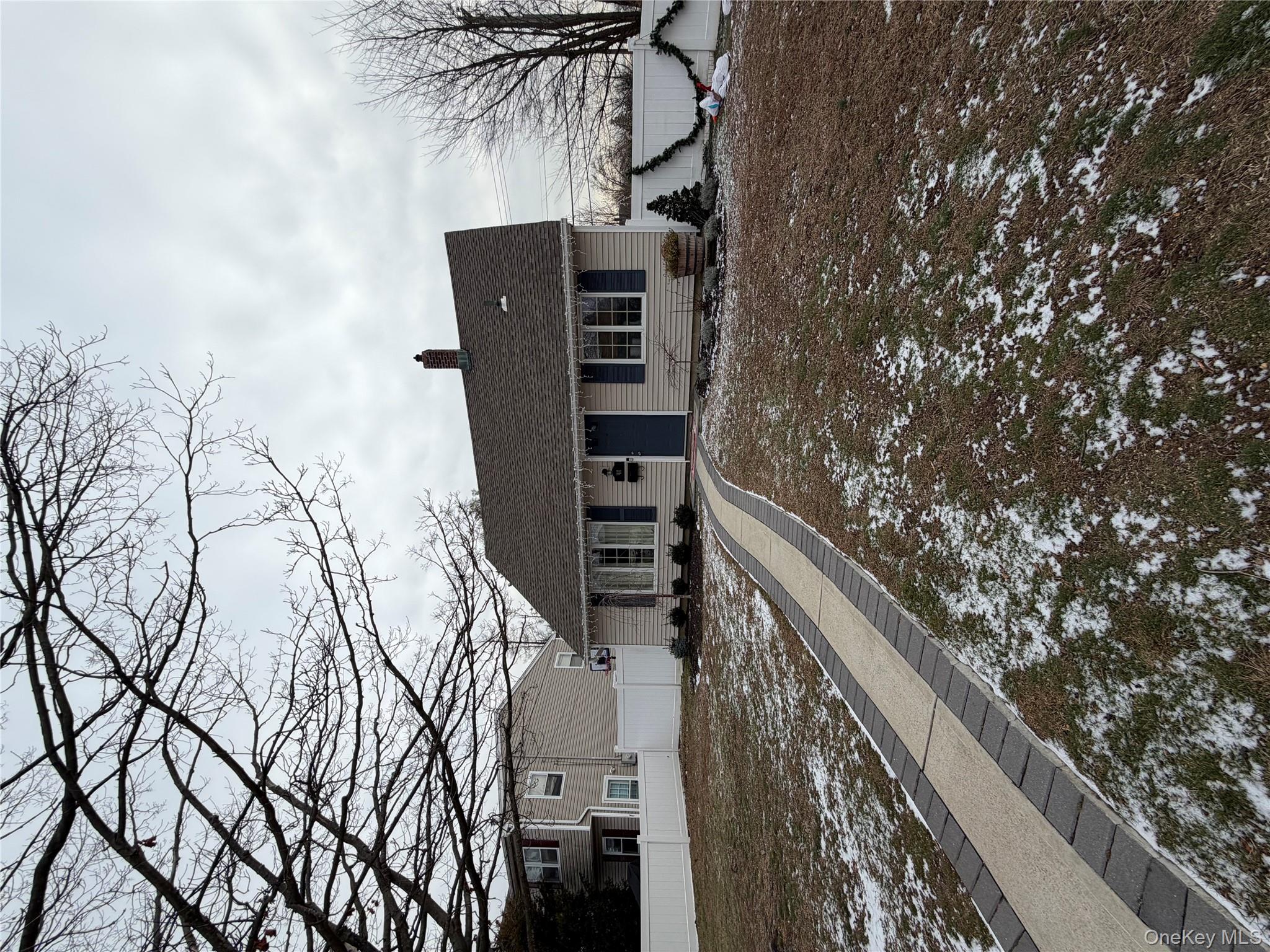 40 Knoll Lane, Levittown, NY 11756