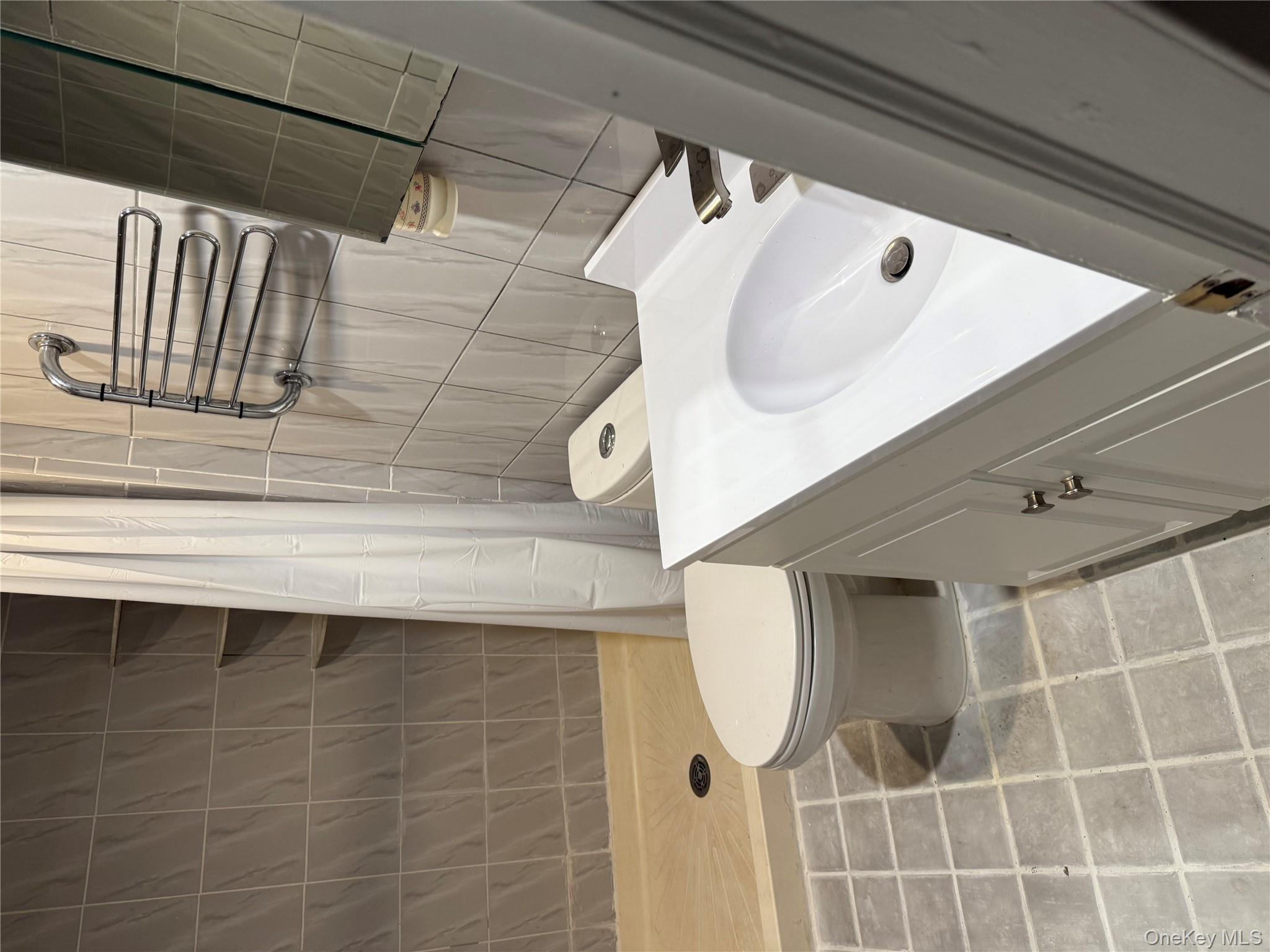 18 Leach Street, Lynbrook, NY 11563