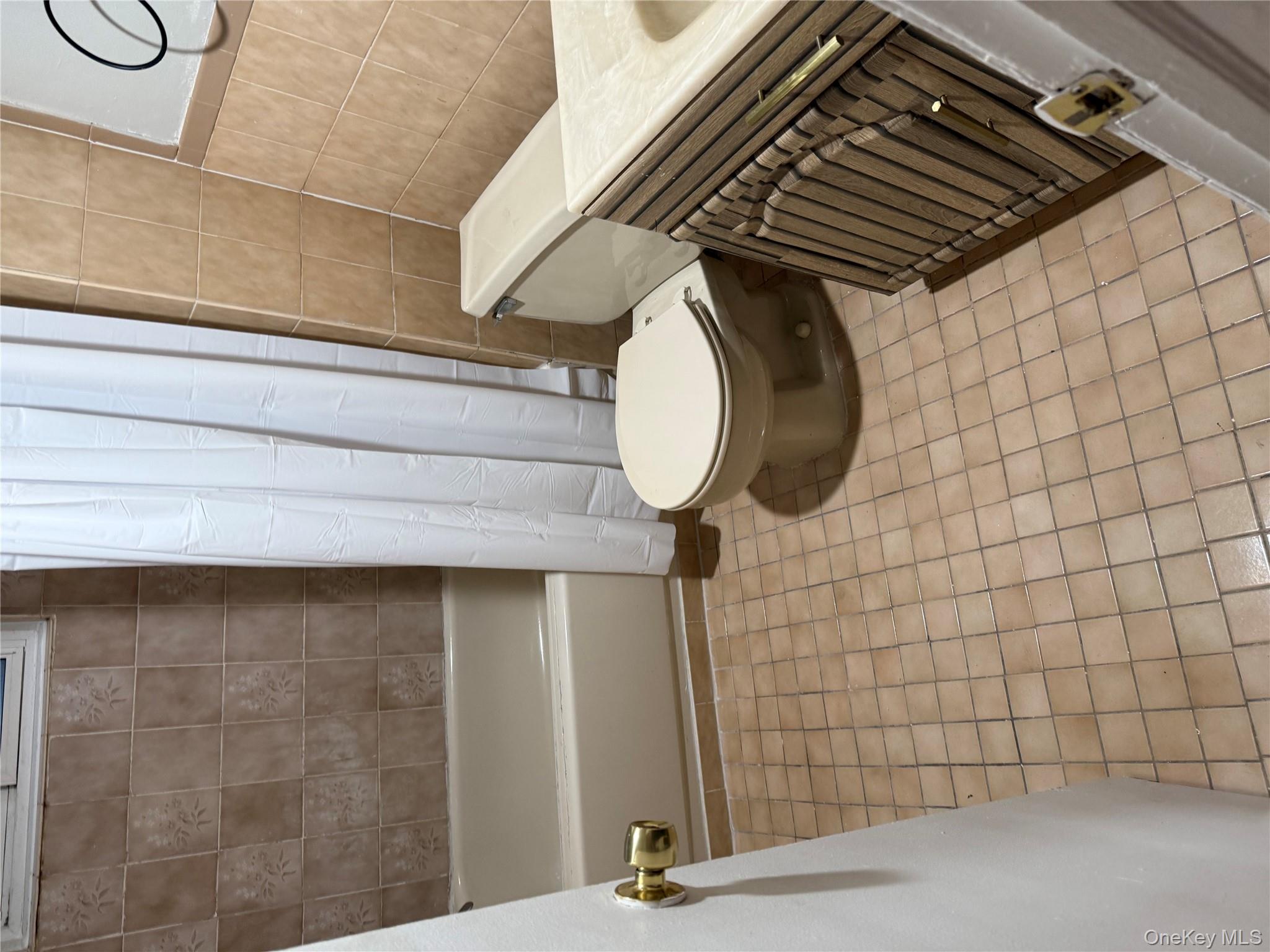 18 Leach Street, Lynbrook, NY 11563