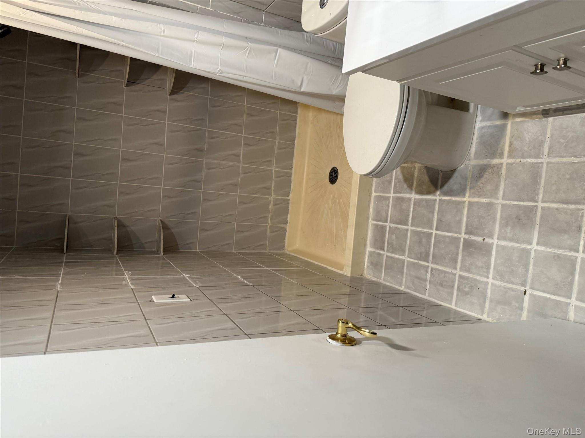 18 Leach Street, Lynbrook, NY 11563