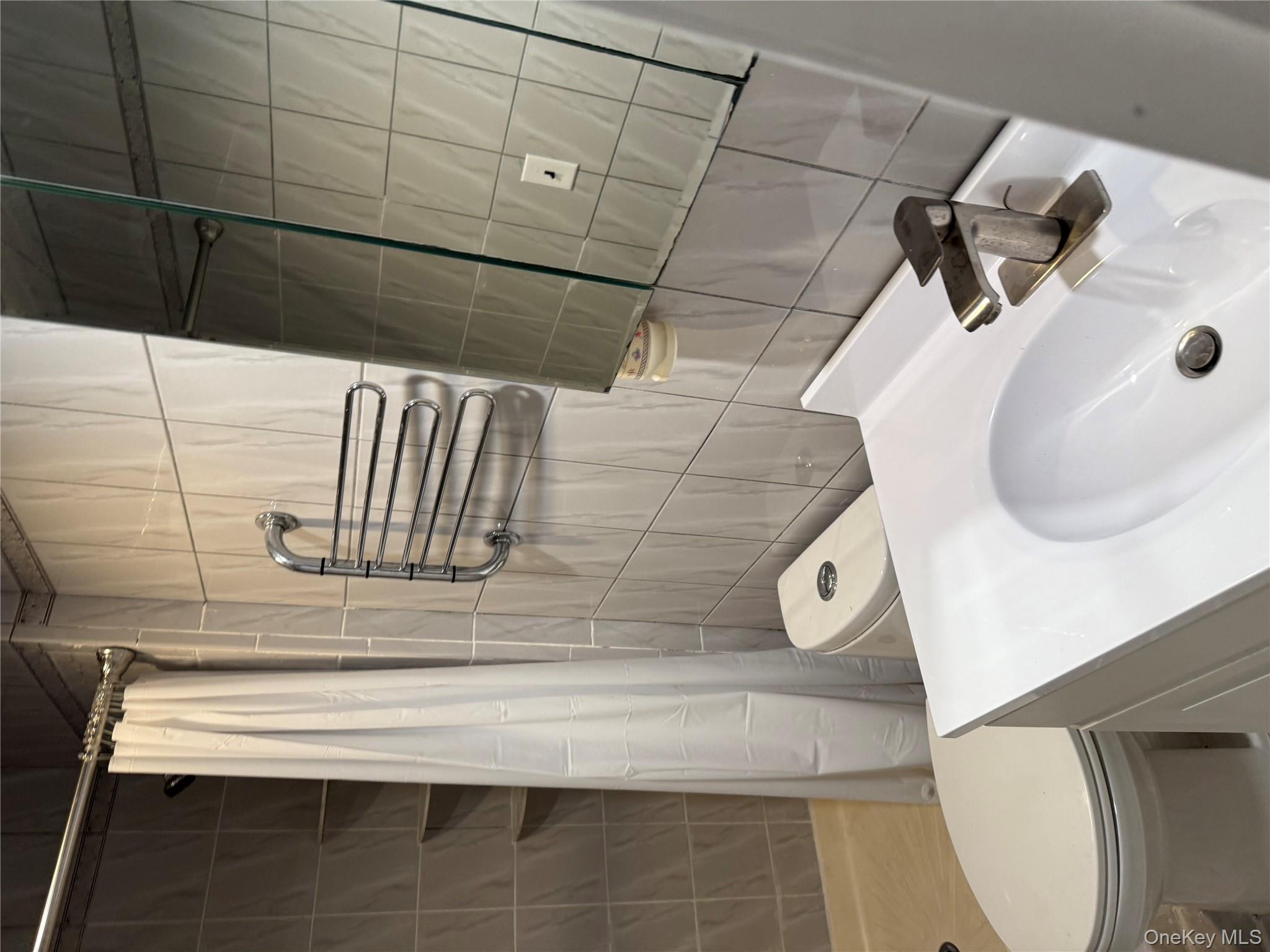 18 Leach Street, Lynbrook, NY 11563