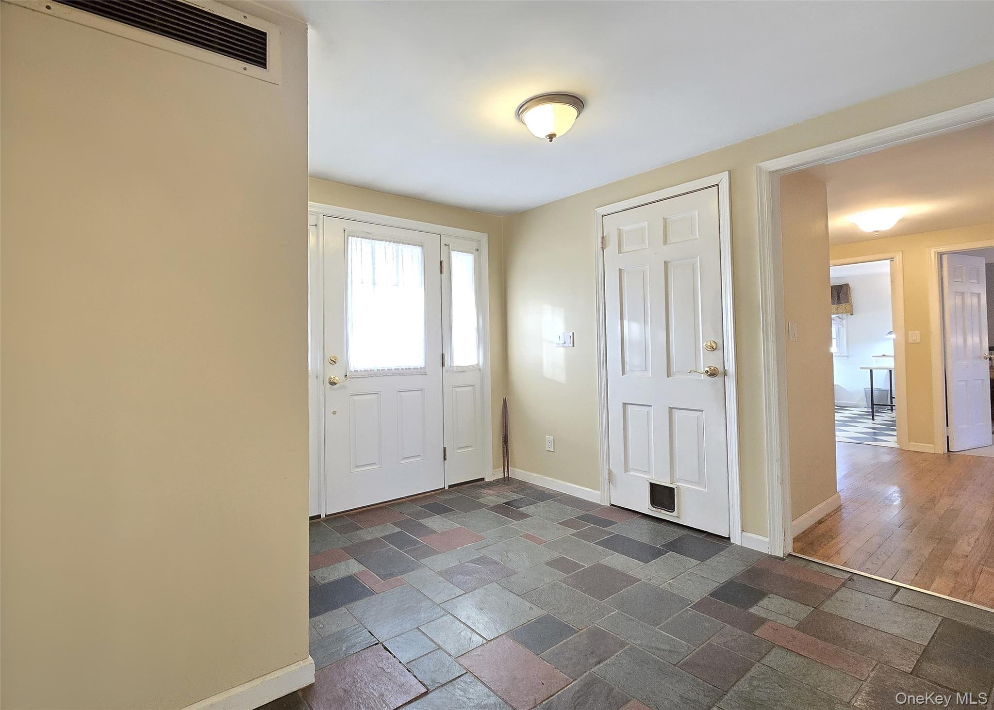 1435 Broadway Avenue, Holbrook, NY 11741