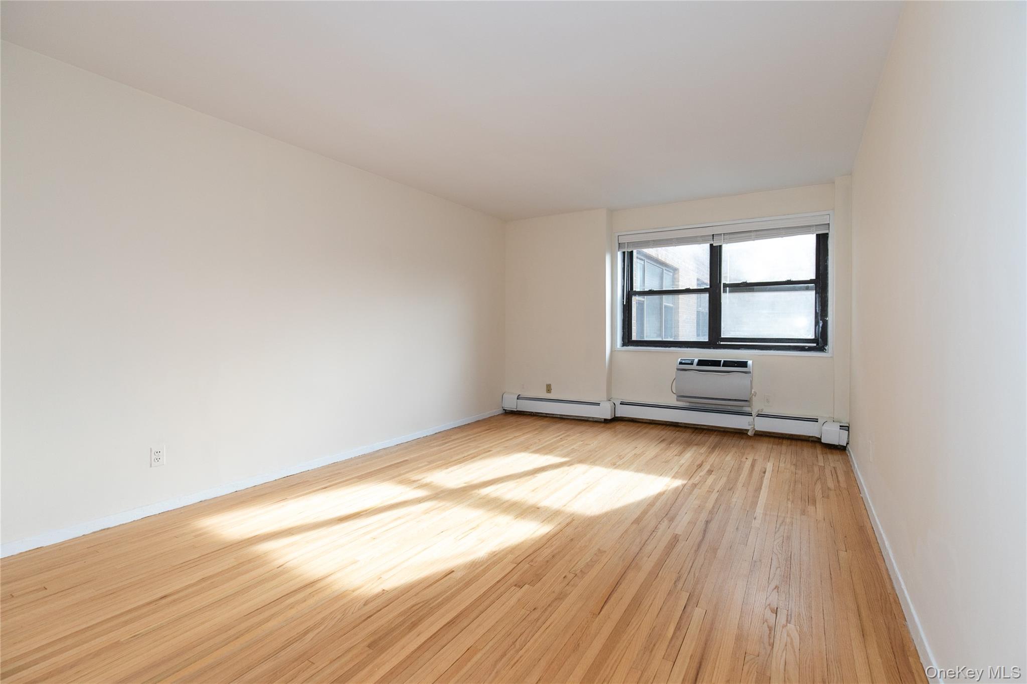 25 PARK Place # 2G, Great Neck, NY 11021