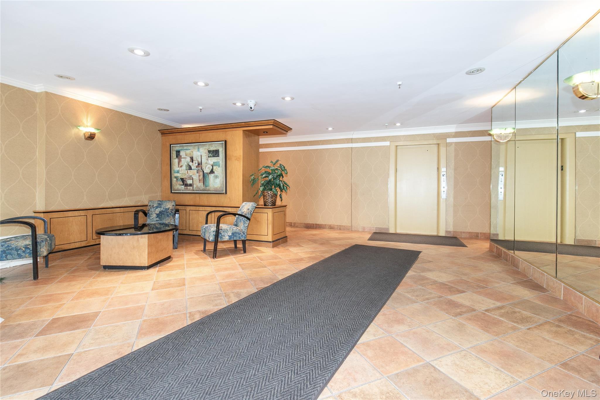 25 PARK Place # 2G, Great Neck, NY 11021