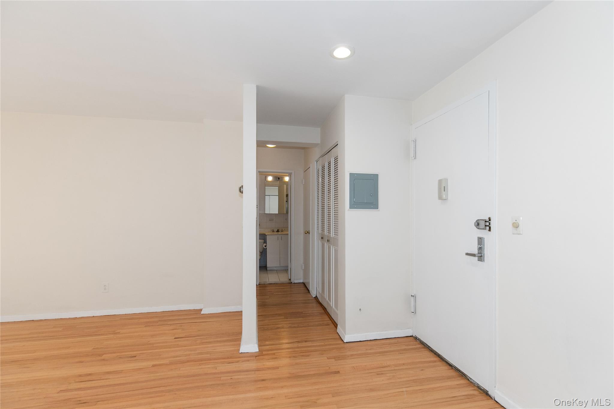 25 PARK Place # 2G, Great Neck, NY 11021