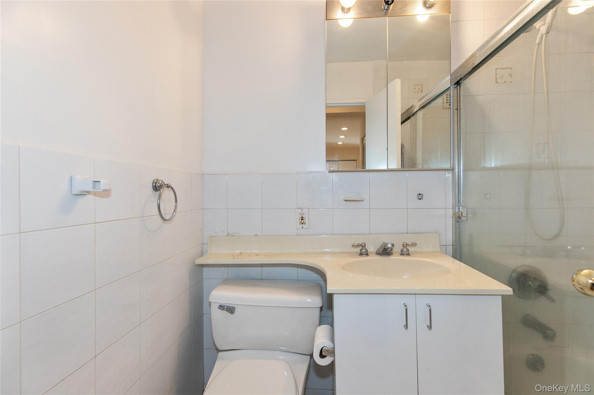 25 PARK Place # 2G, Great Neck, NY 11021