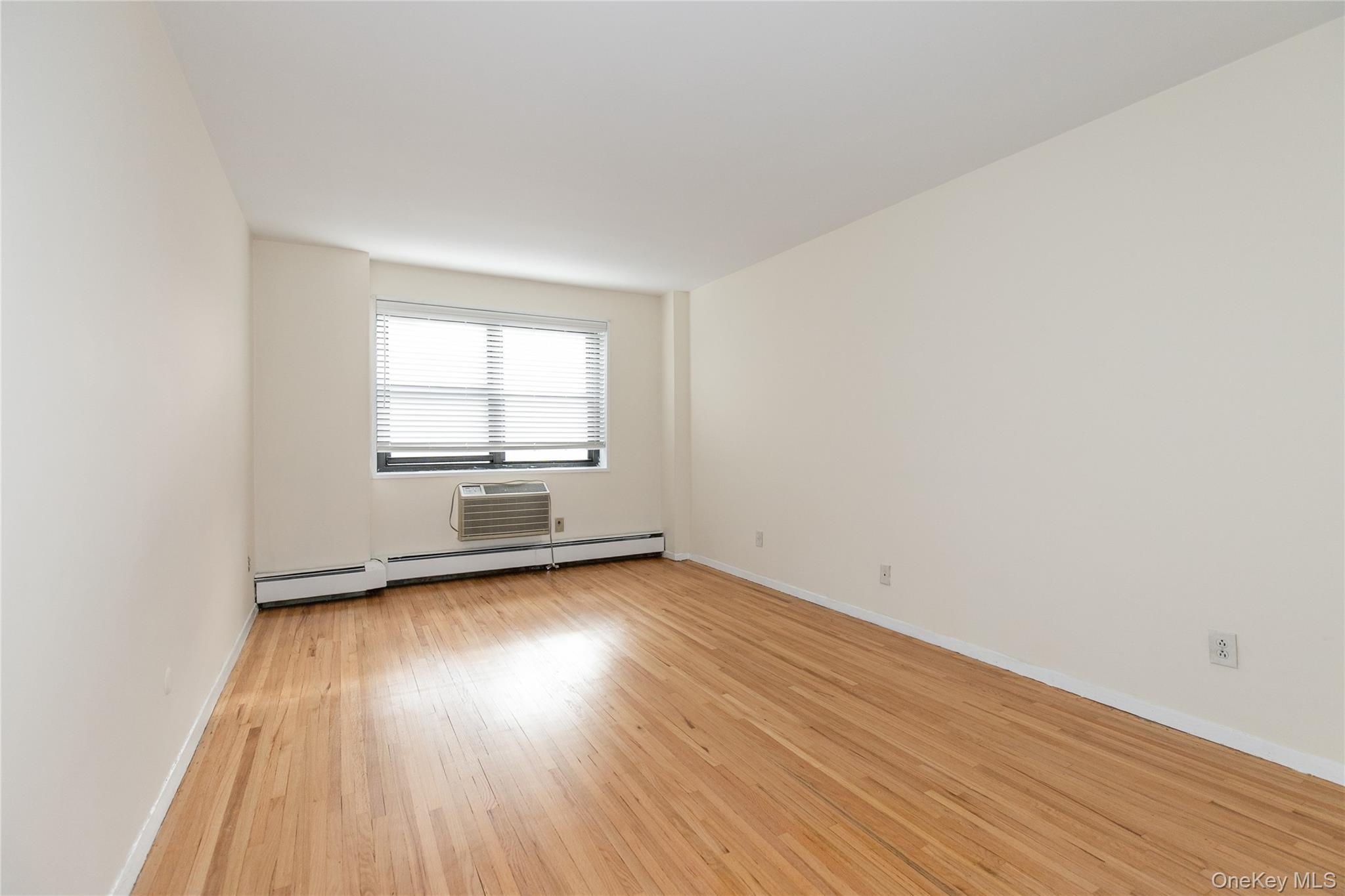 25 PARK Place # 2G, Great Neck, NY 11021