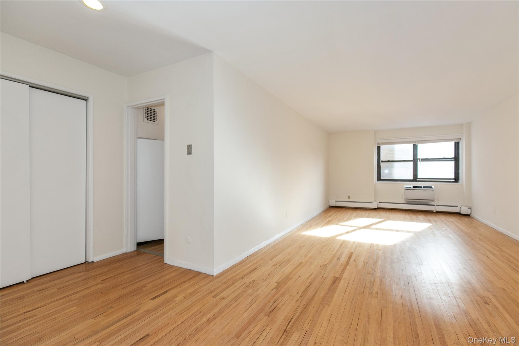 25 PARK Place # 2G, Great Neck, NY 11021