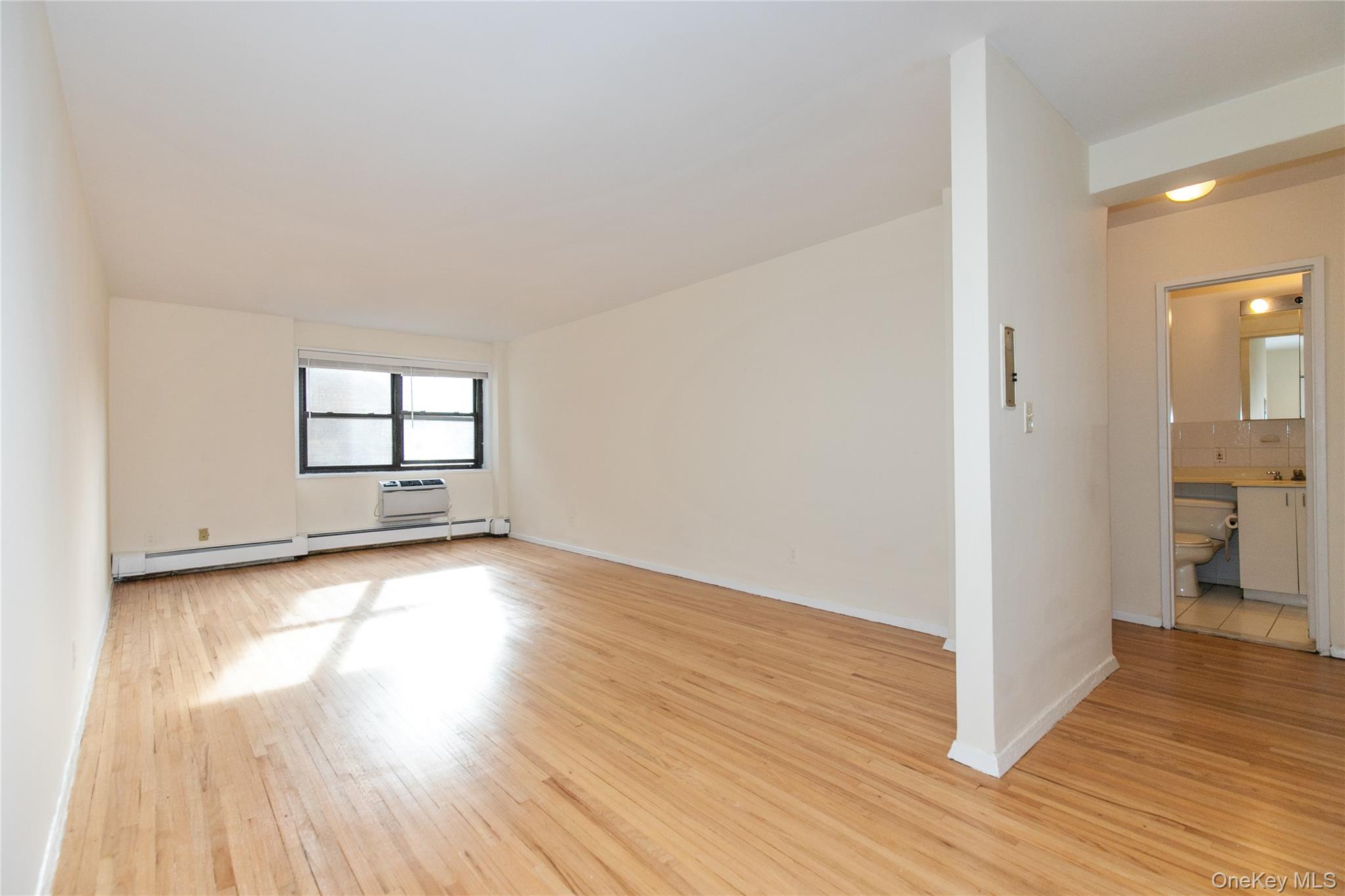 25 PARK Place # 2G, Great Neck, NY 11021