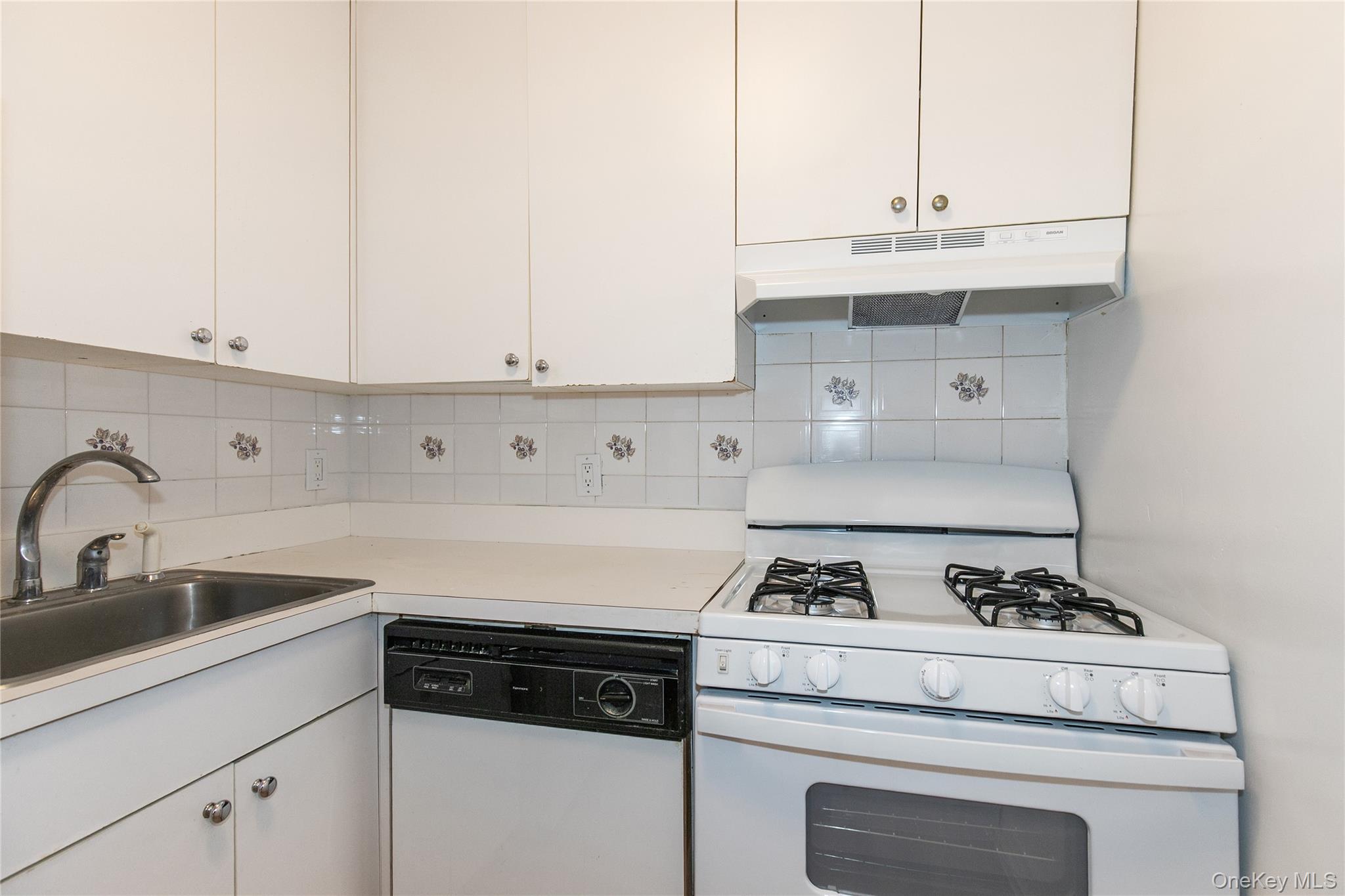 25 PARK Place # 2G, Great Neck, NY 11021