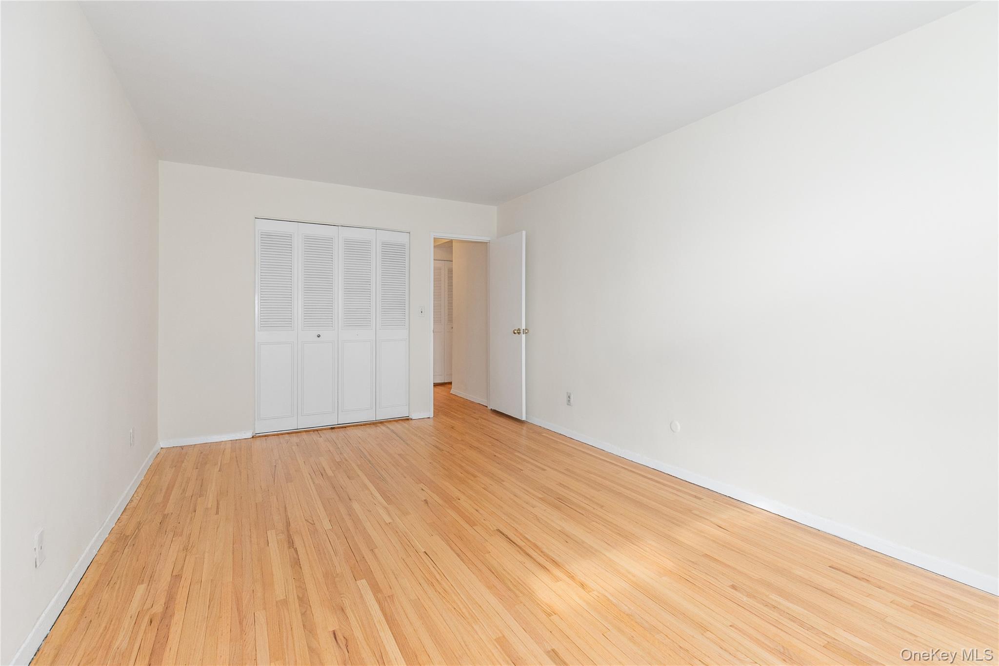 25 PARK Place # 2G, Great Neck, NY 11021