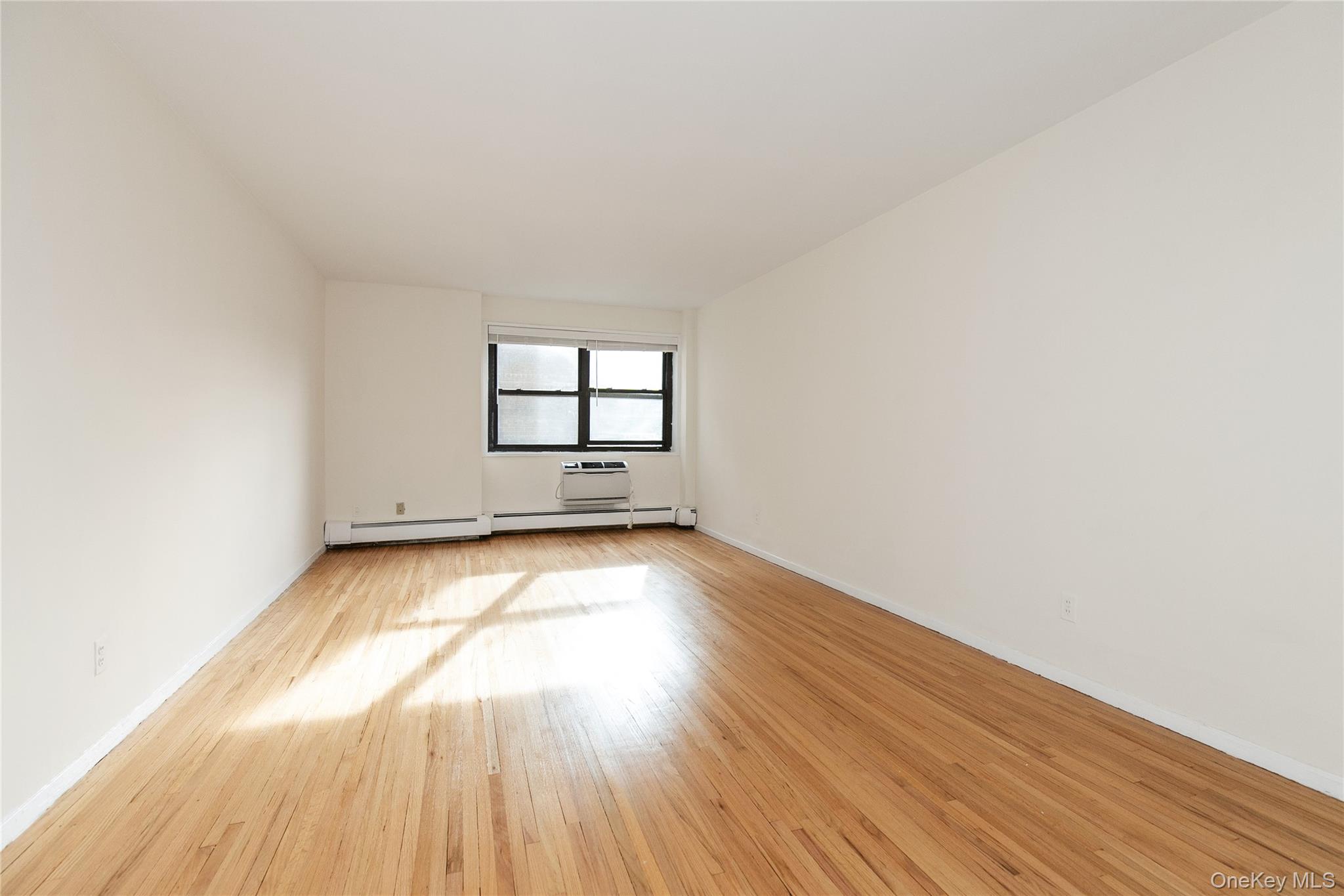 25 PARK Place # 2G, Great Neck, NY 11021