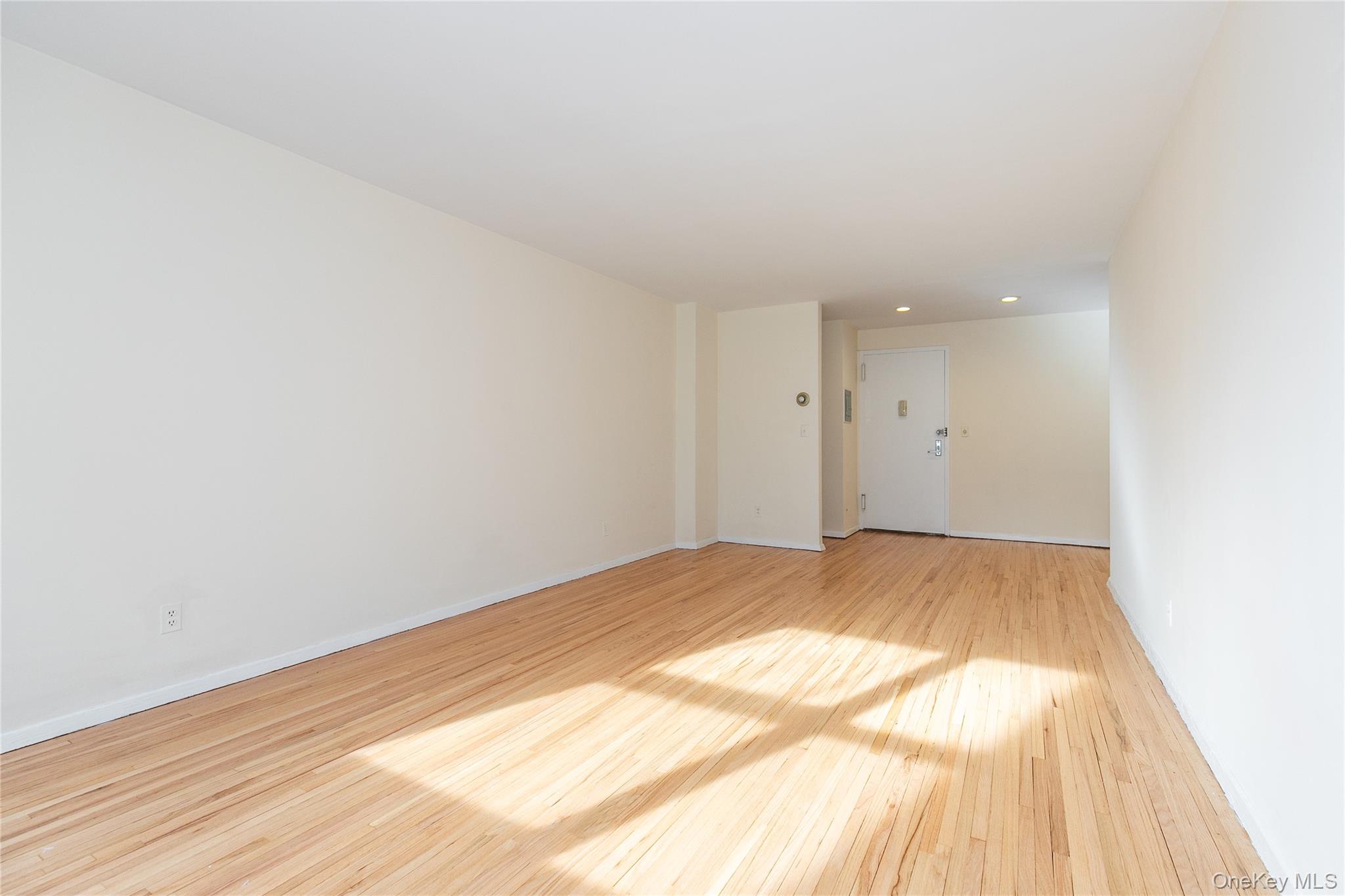 25 PARK Place # 2G, Great Neck, NY 11021