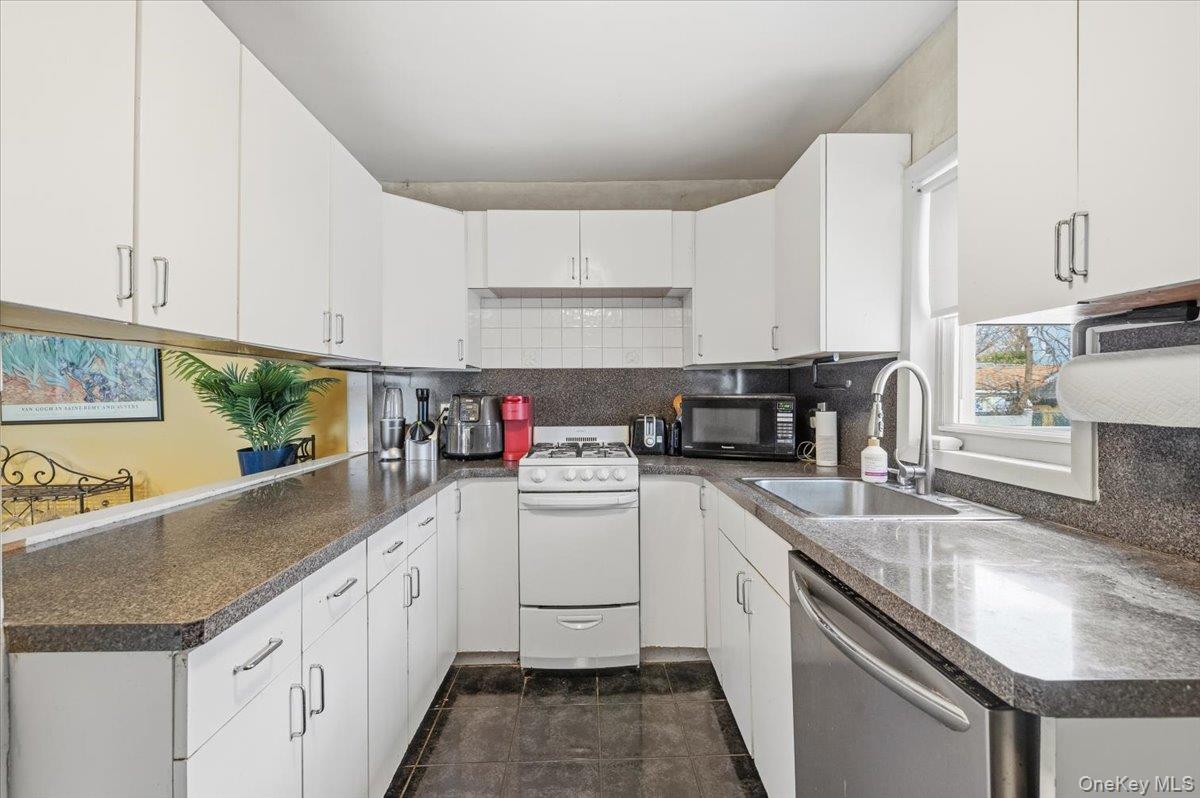 43-25 218th Street, Bayside, NY 11361