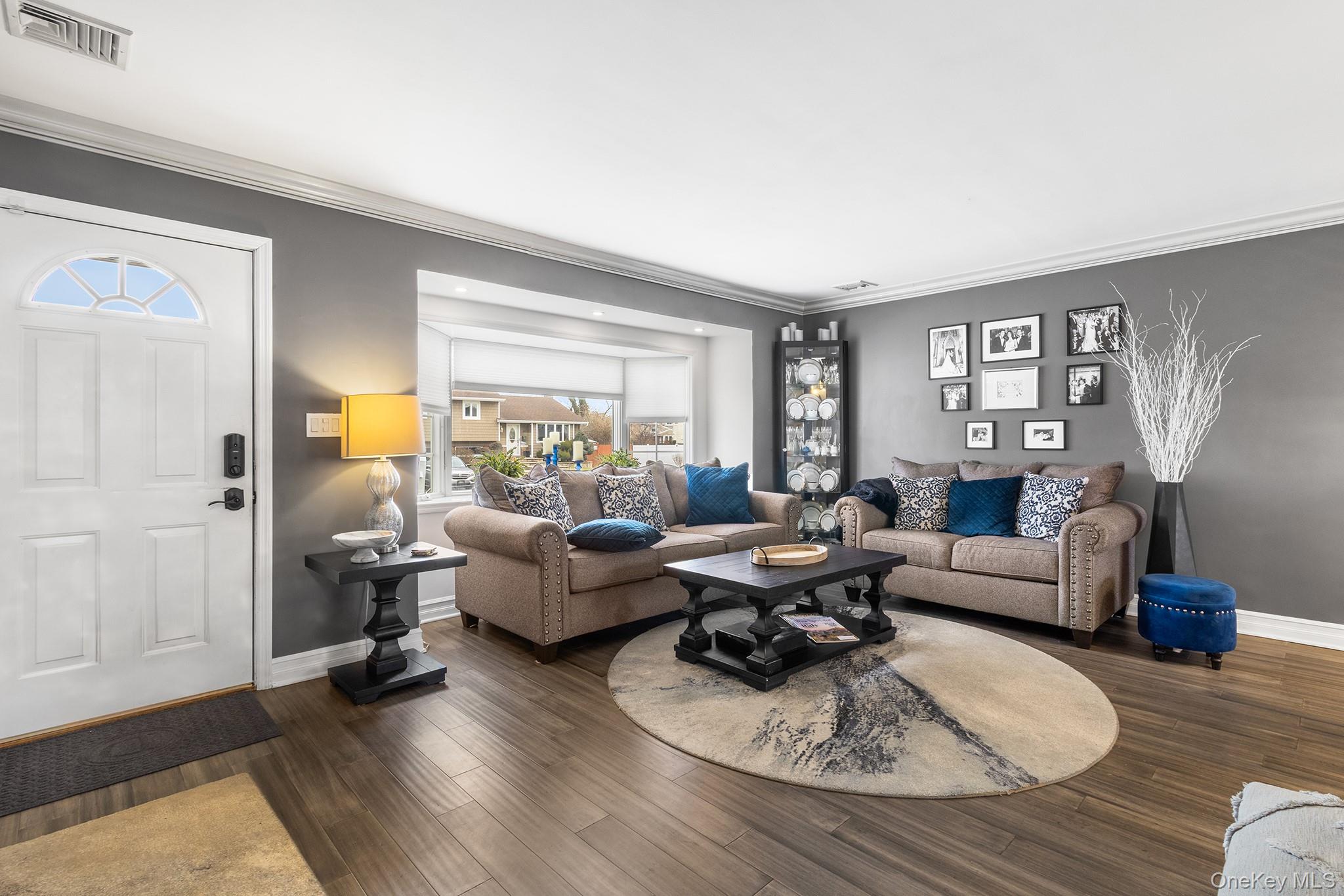 44 Colony Lane, Syosset, NY 11791