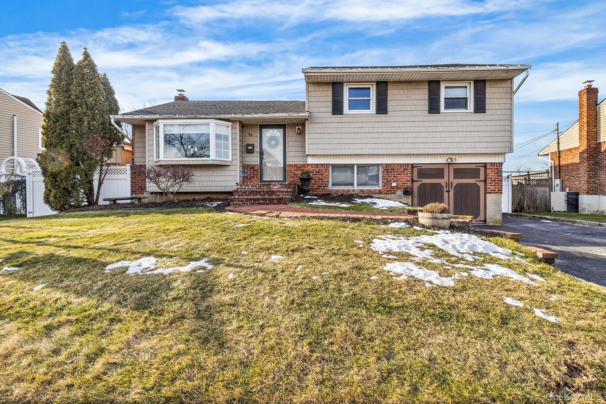 44 Colony Lane, Syosset, NY 11791