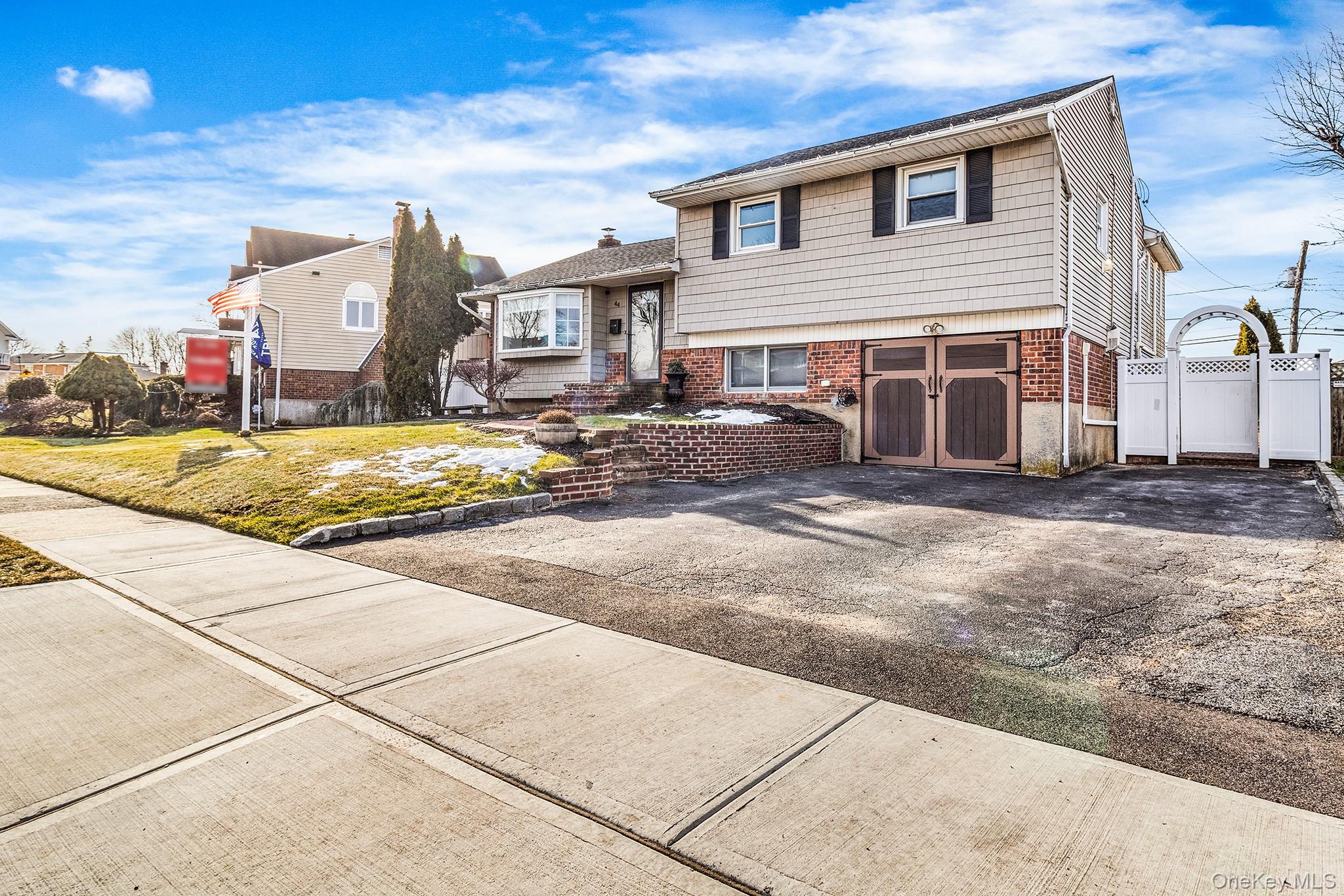 44 Colony Lane, Syosset, NY 11791