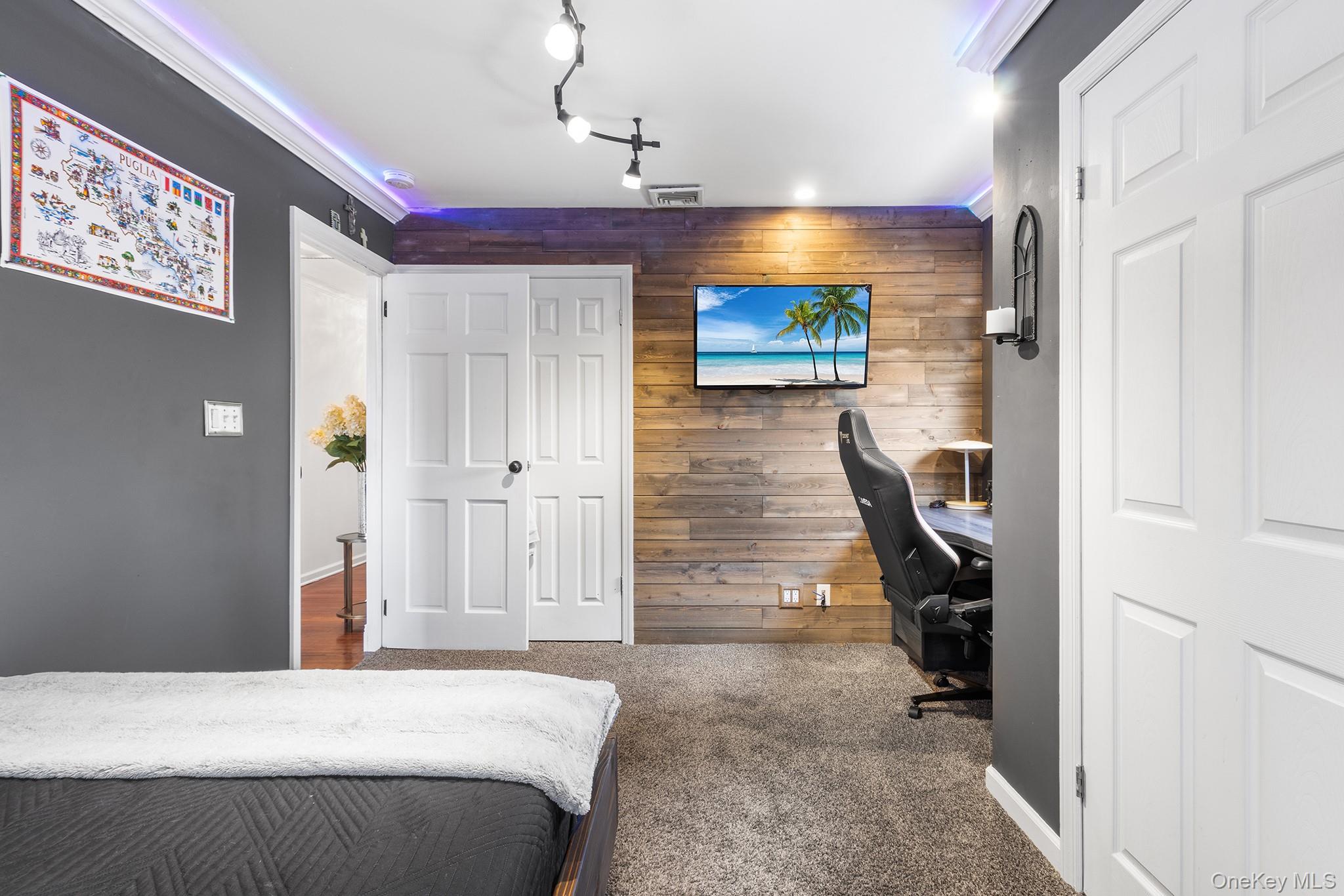 44 Colony Lane, Syosset, NY 11791