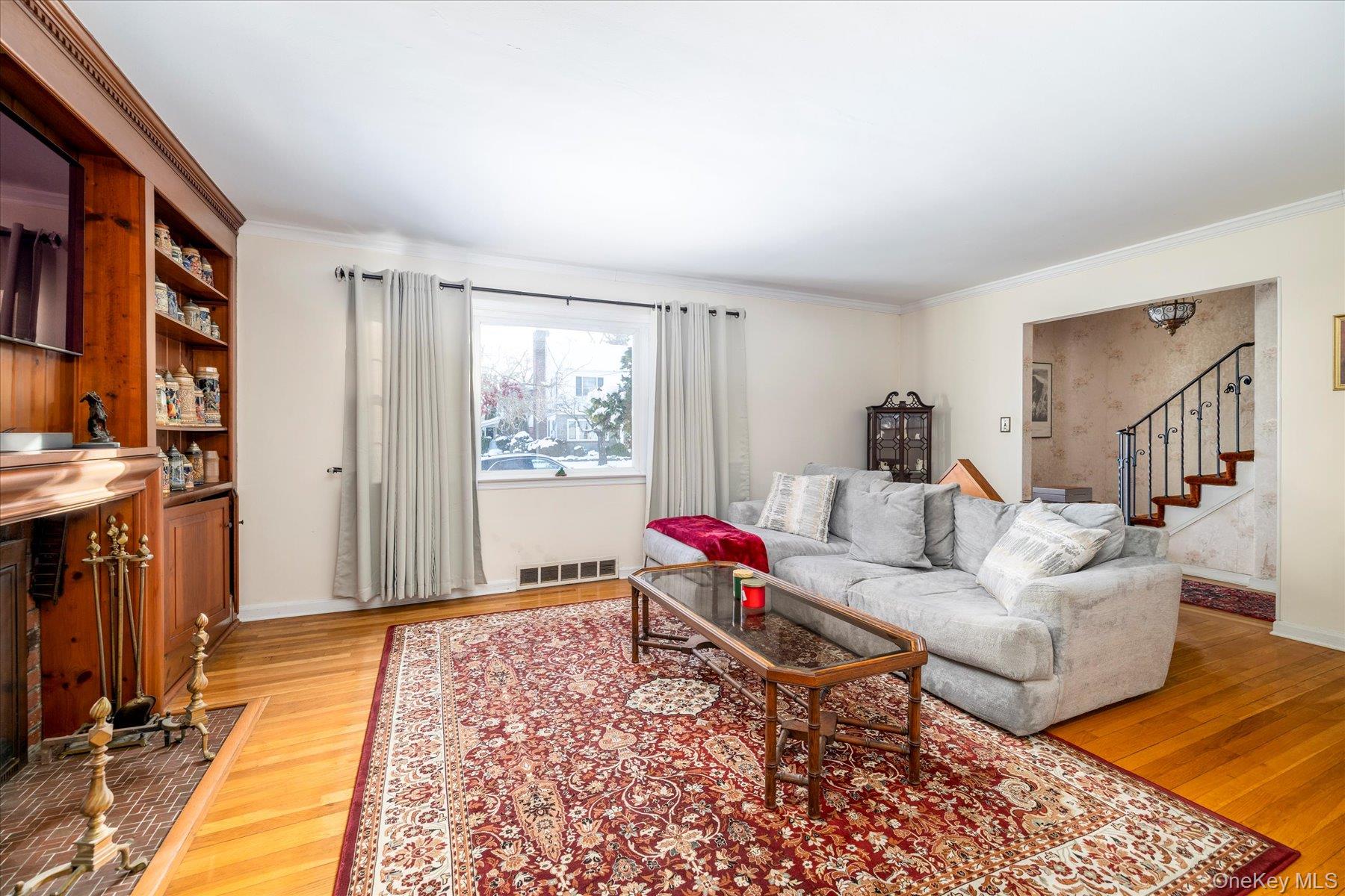 31 Alden Court, Malverne, NY 11565