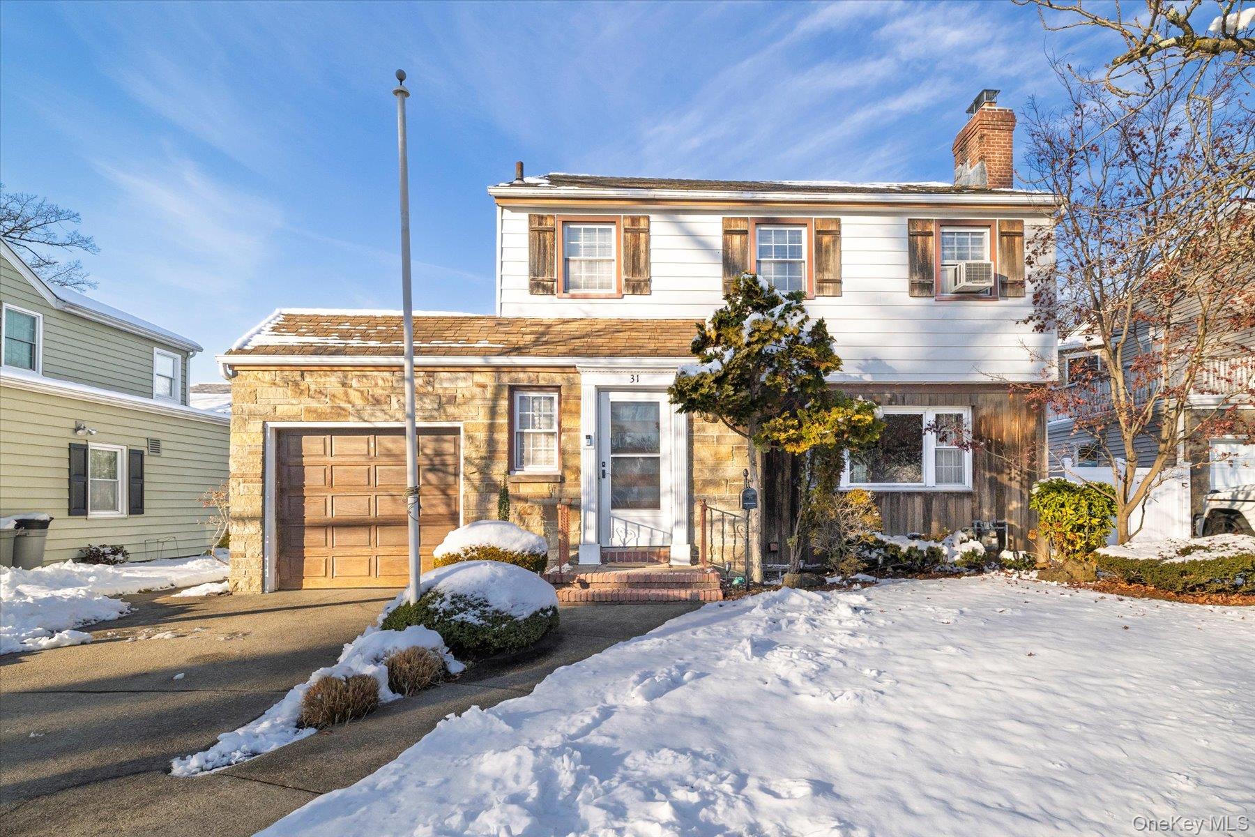 31 Alden Court, Malverne, NY 11565