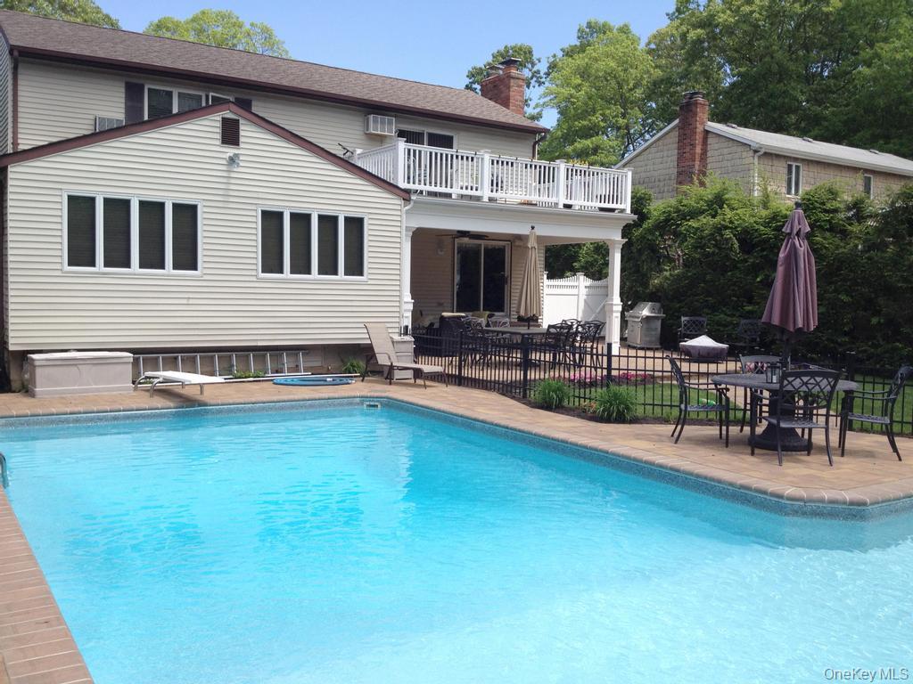 274 Collington Drive, Ronkonkoma, NY 11779