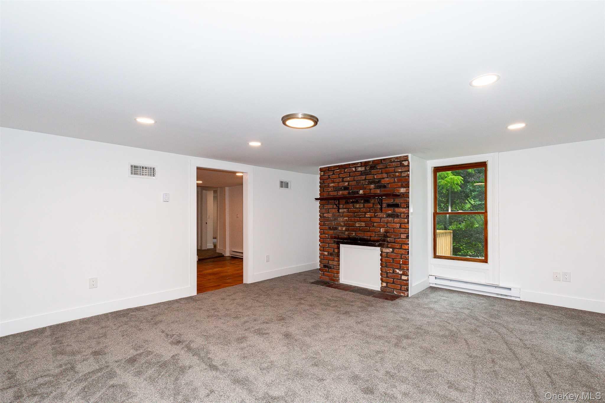 681 ROUTE 216 # 4, Poughquag, NY 12570