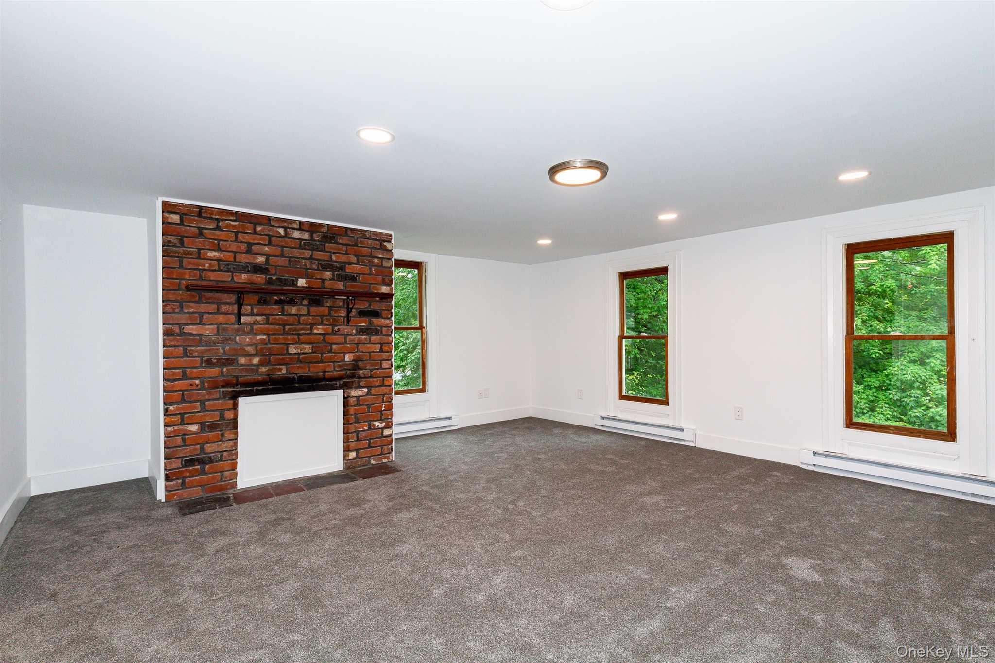 681 ROUTE 216 # 4, Poughquag, NY 12570