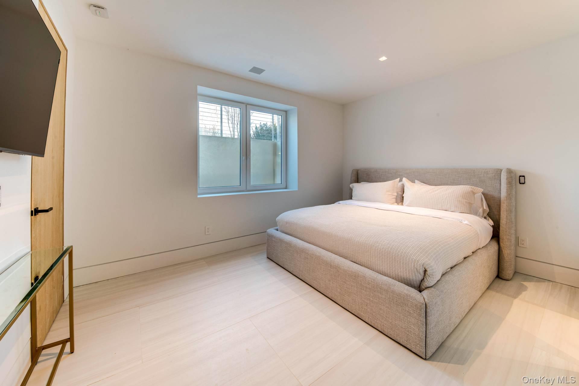 18 Sarahs Way, East Hampton, NY 11937