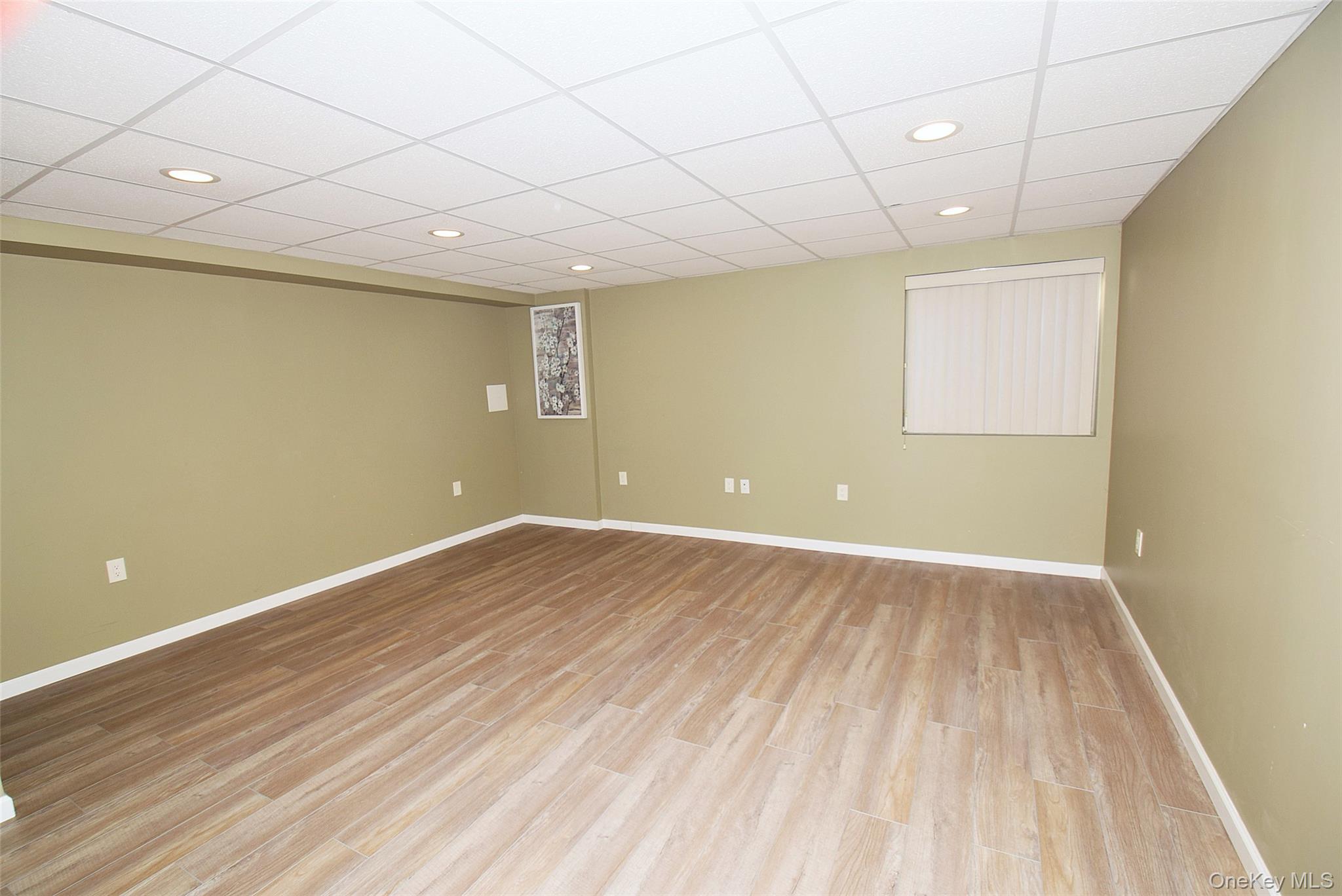 21 Virginia Pine # 21, Bay Shore, NY 11706