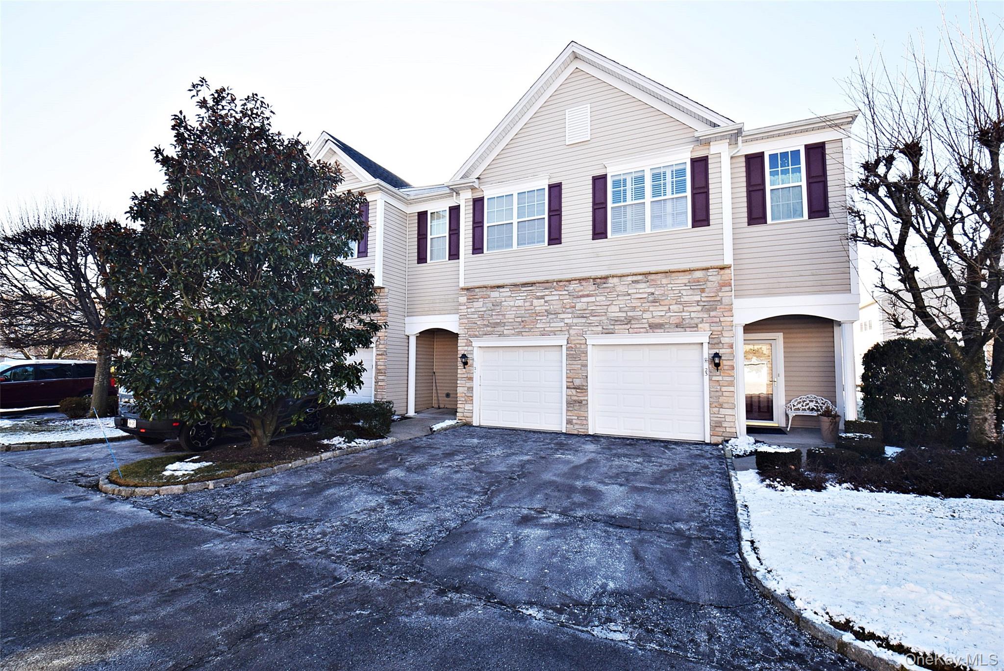 21 Virginia Pine # 21, Bay Shore, NY 11706