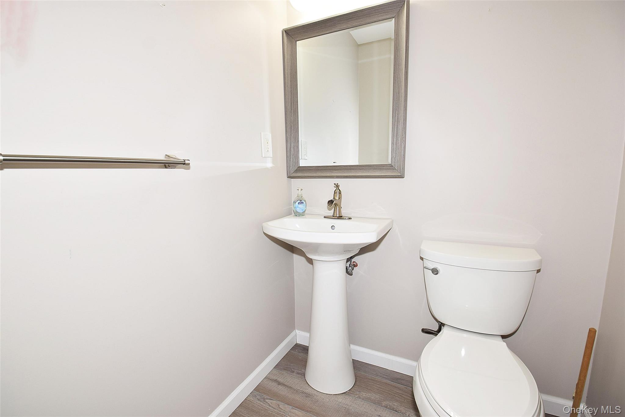 21 Virginia Pine # 21, Bay Shore, NY 11706