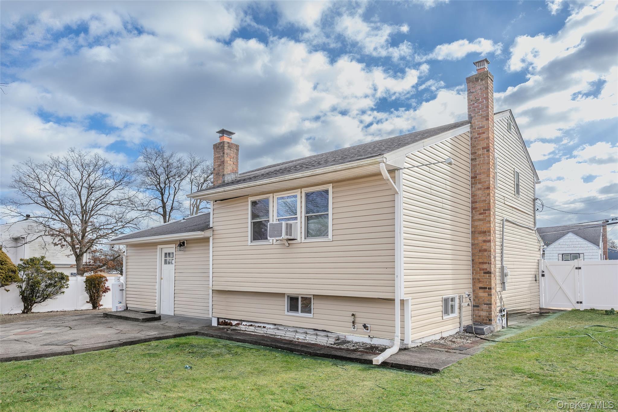 1042 11th Street, West Babylon, NY 11704