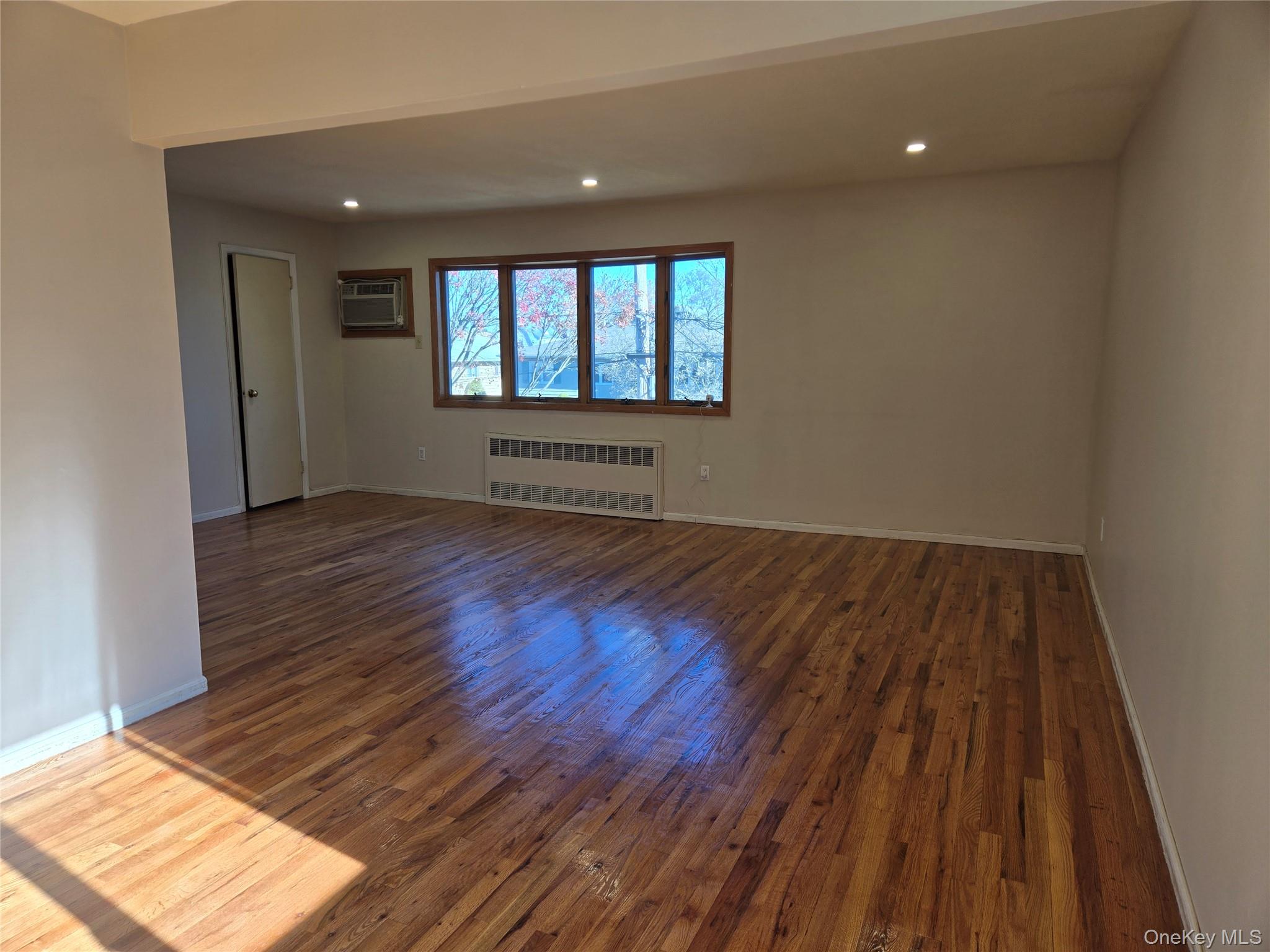 73 Pearsall Avenue # 2nd Floor, Lynbrook, NY 11563