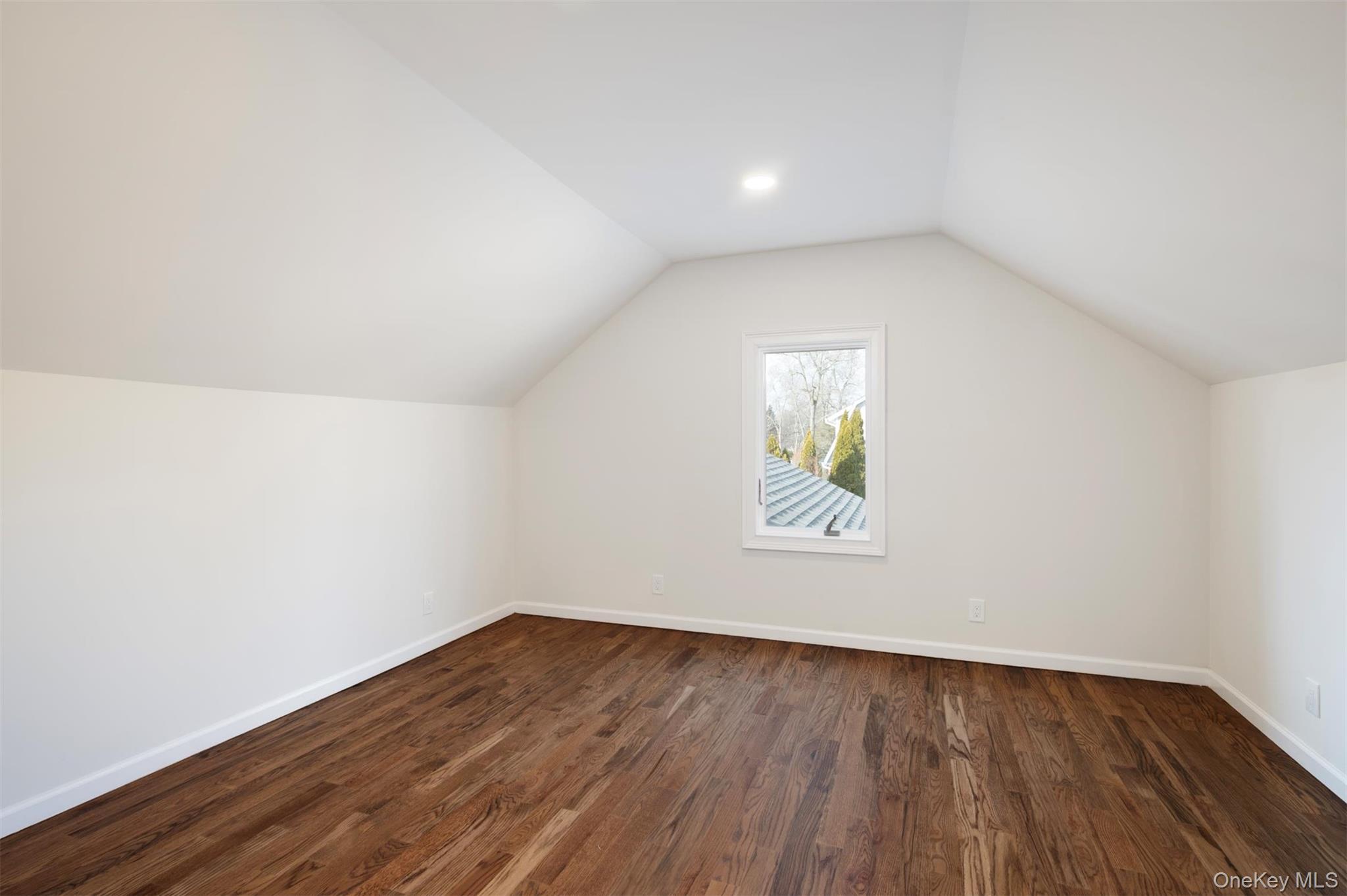 3 Adelaide Park, Center Moriches, NY 11934