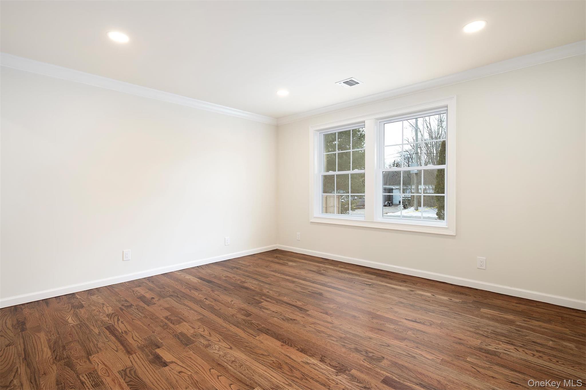 3 Adelaide Park, Center Moriches, NY 11934