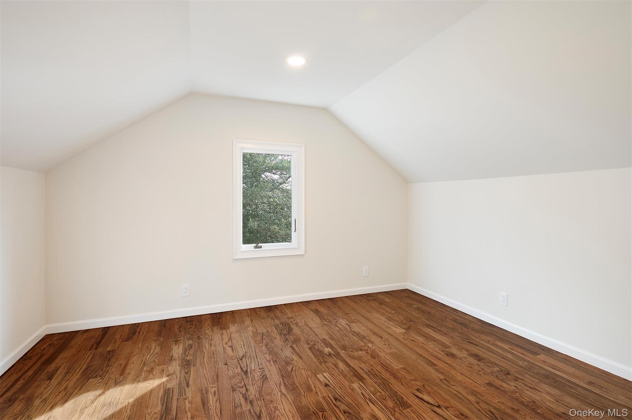 3 Adelaide Park, Center Moriches, NY 11934