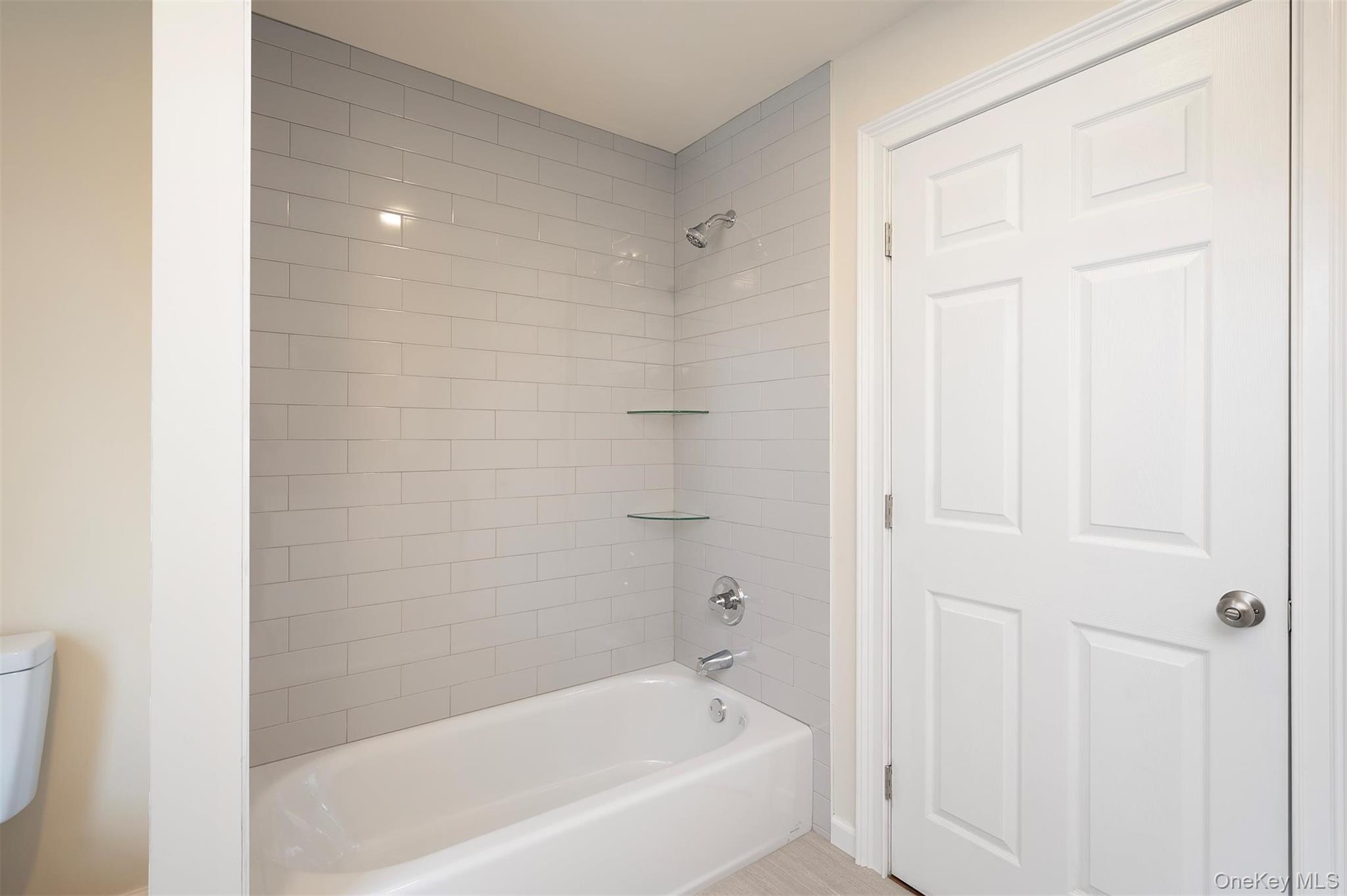 3 Adelaide Park, Center Moriches, NY 11934