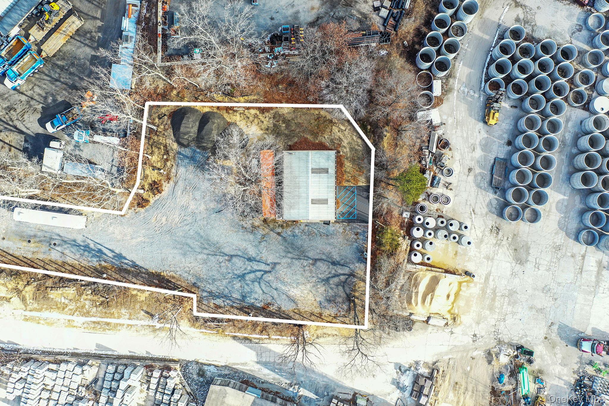 1807 Middle Road, Calverton, NY 11933